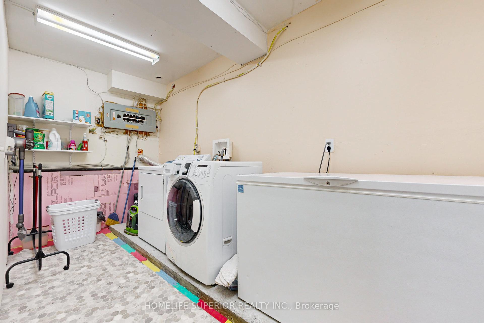 Photo 35 of 821 Bennett Court, Oshawa, Pinecrest — HOMEH