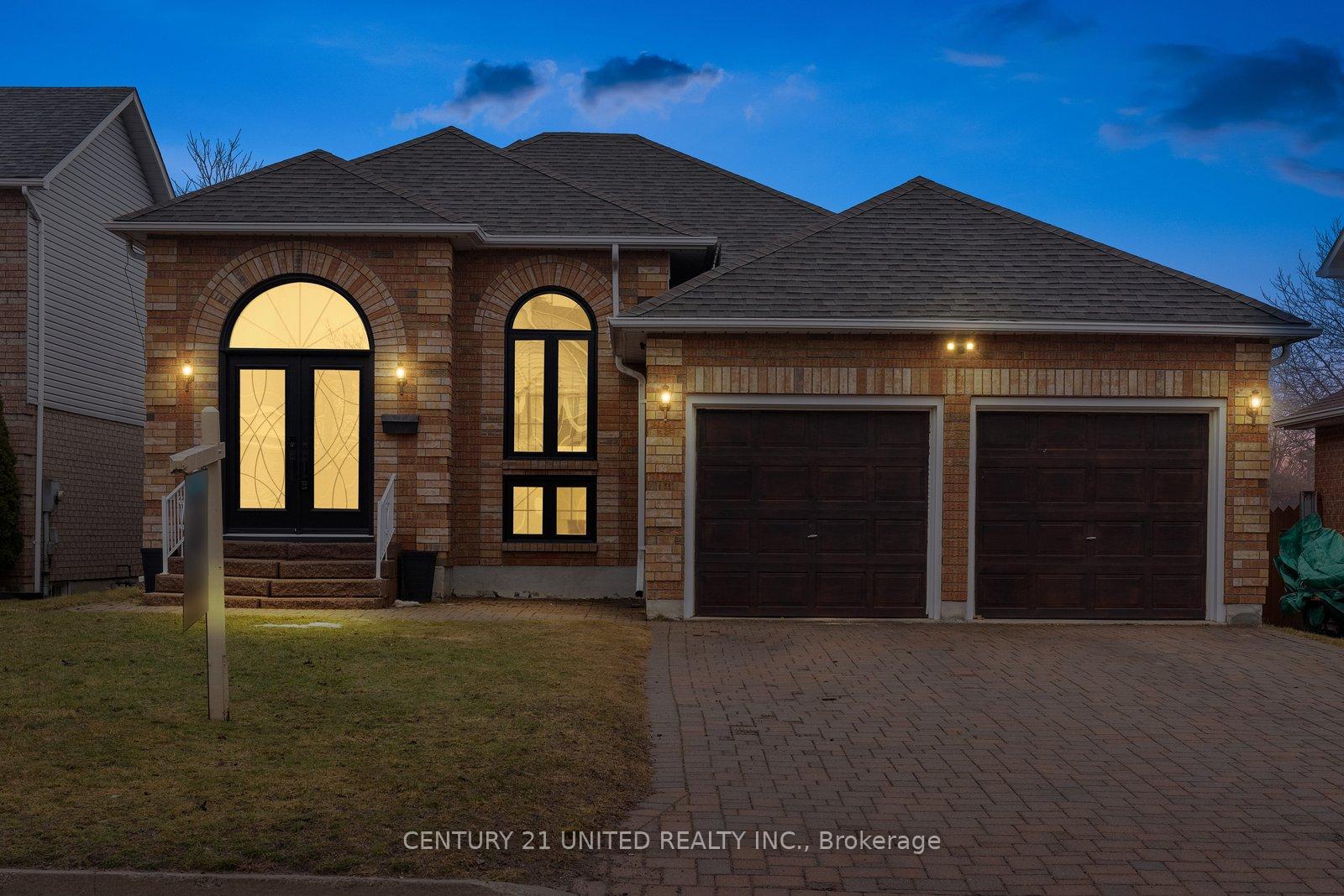 Front of 1414 Glenforest Crescent