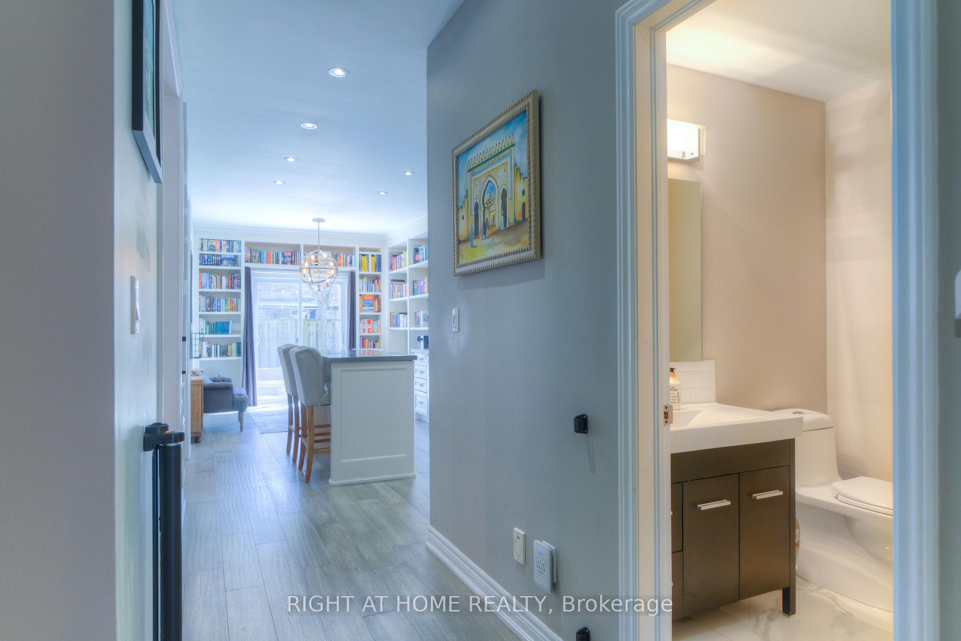 Photo 4 of 130 Bentoak Crescent, Vaughan, Patterson — HOMEH