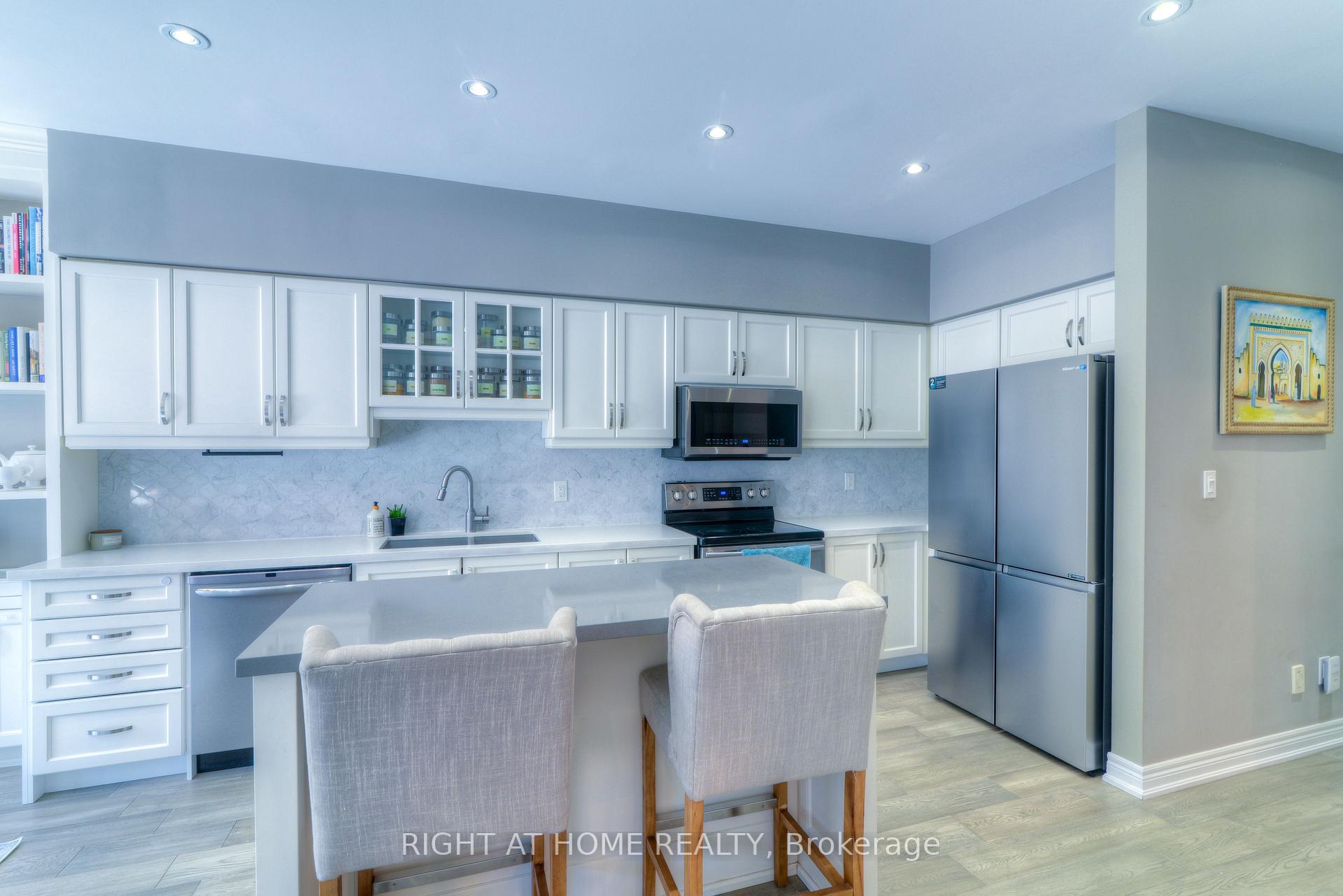 Photo 6 of 130 Bentoak Crescent, Vaughan, Patterson — HOMEH
