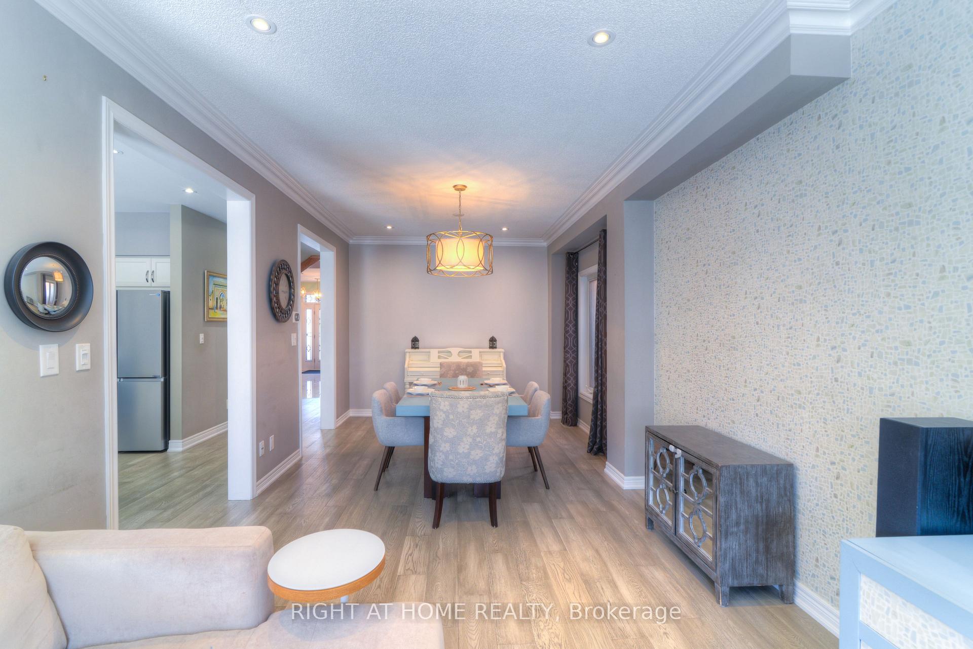 Photo 9 of 130 Bentoak Crescent, Vaughan, Patterson — HOMEH
