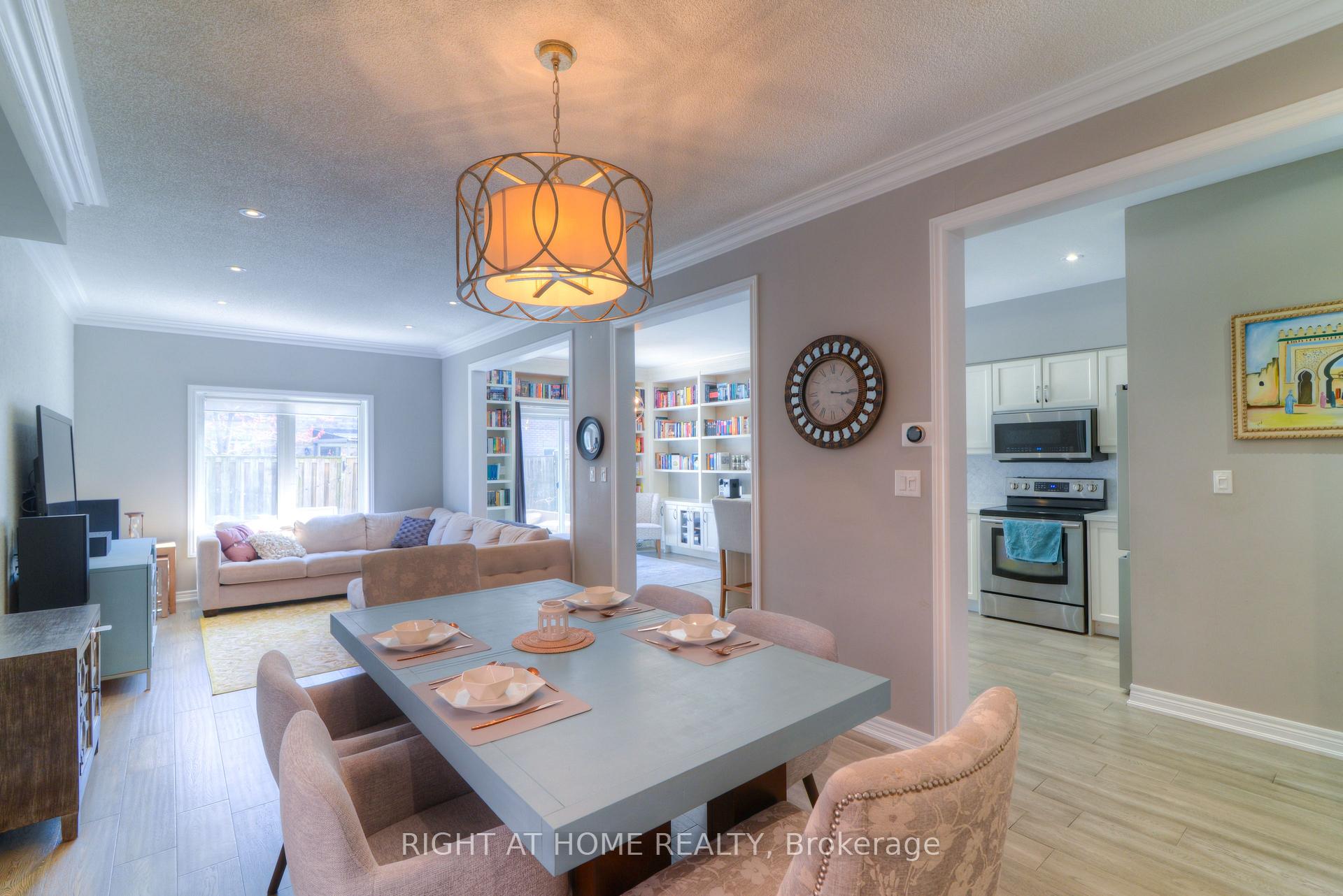 Photo 10 of 130 Bentoak Crescent, Vaughan, Patterson — HOMEH