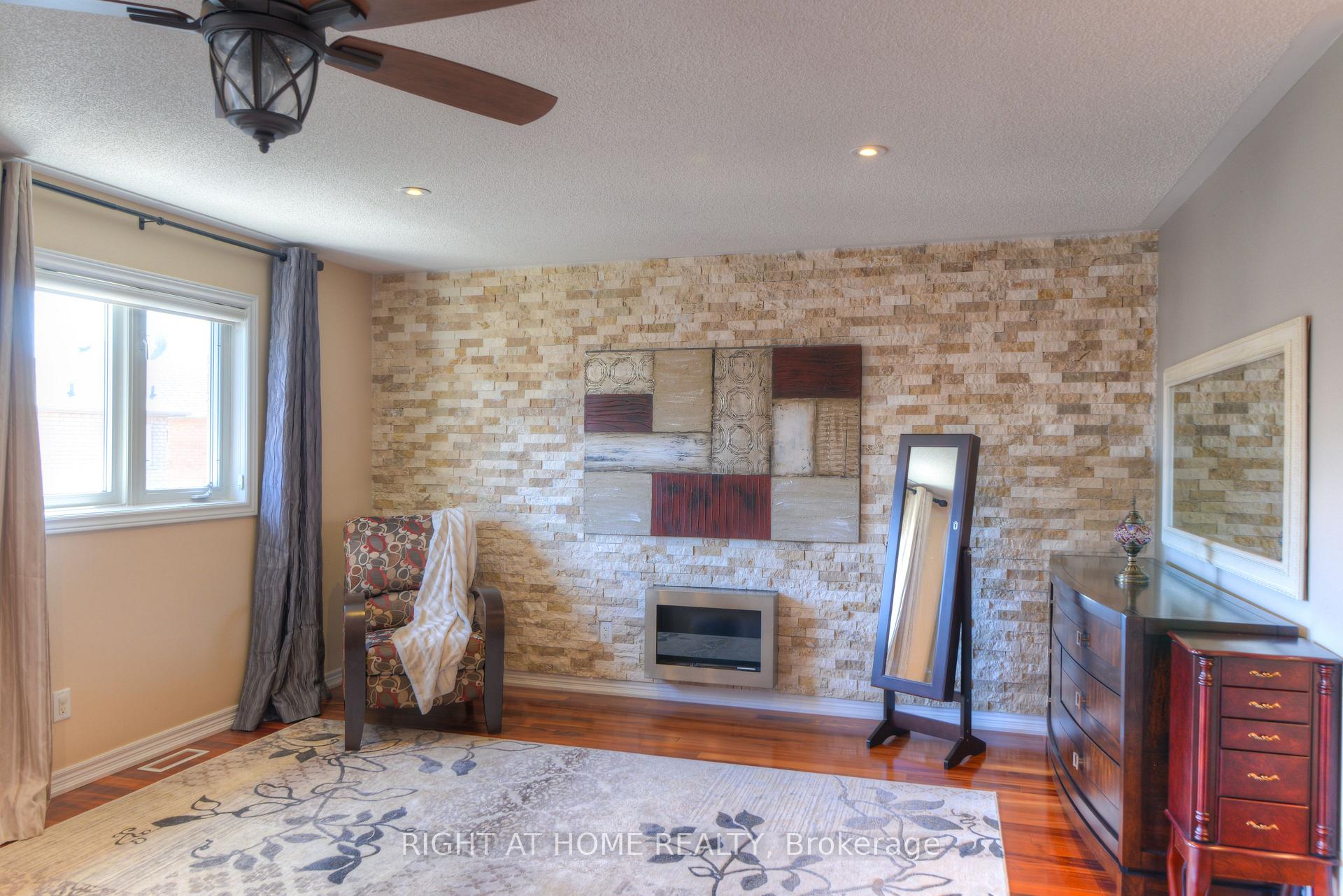 Photo 13 of 130 Bentoak Crescent, Vaughan, Patterson — HOMEH