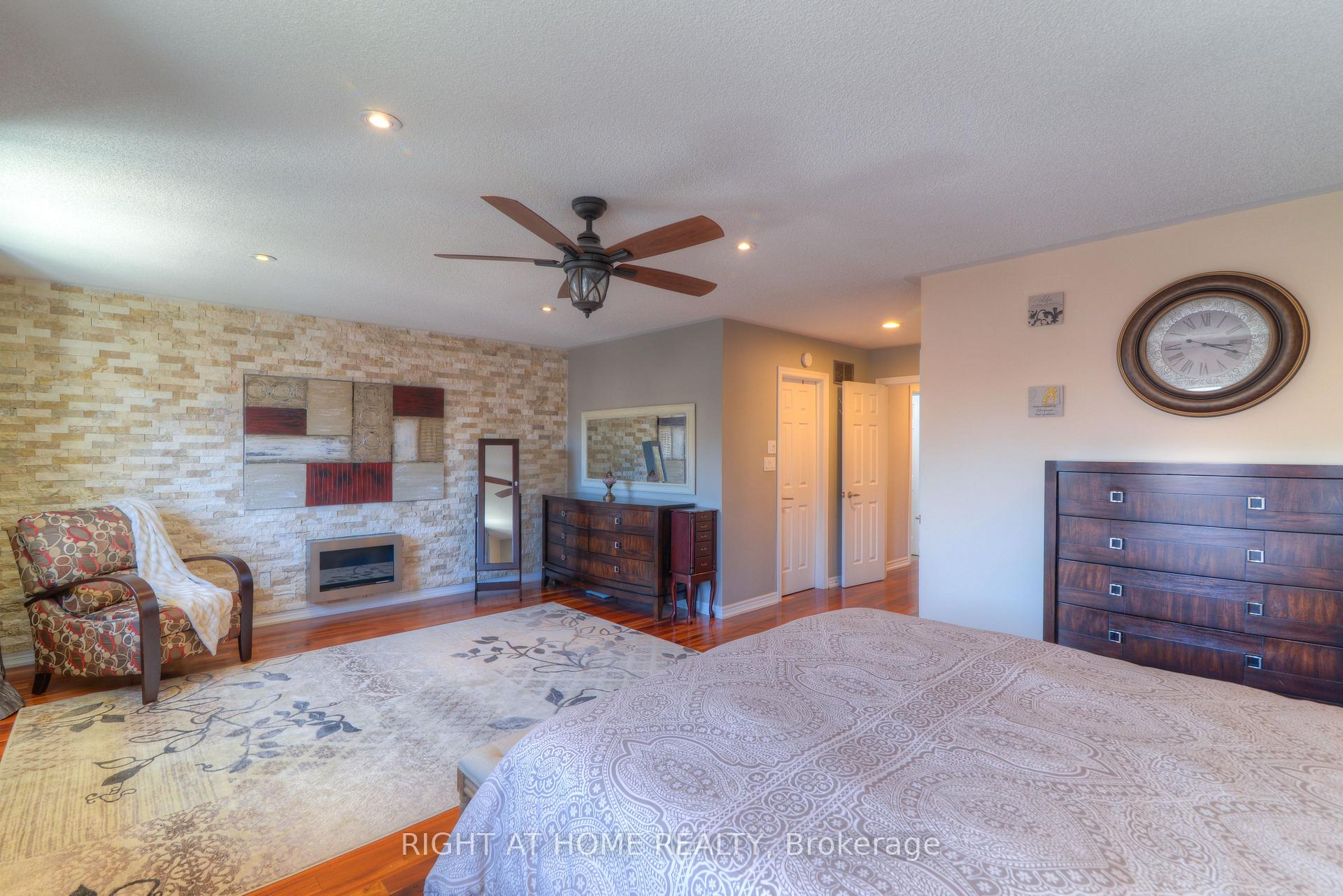 Photo 14 of 130 Bentoak Crescent, Vaughan, Patterson — HOMEH