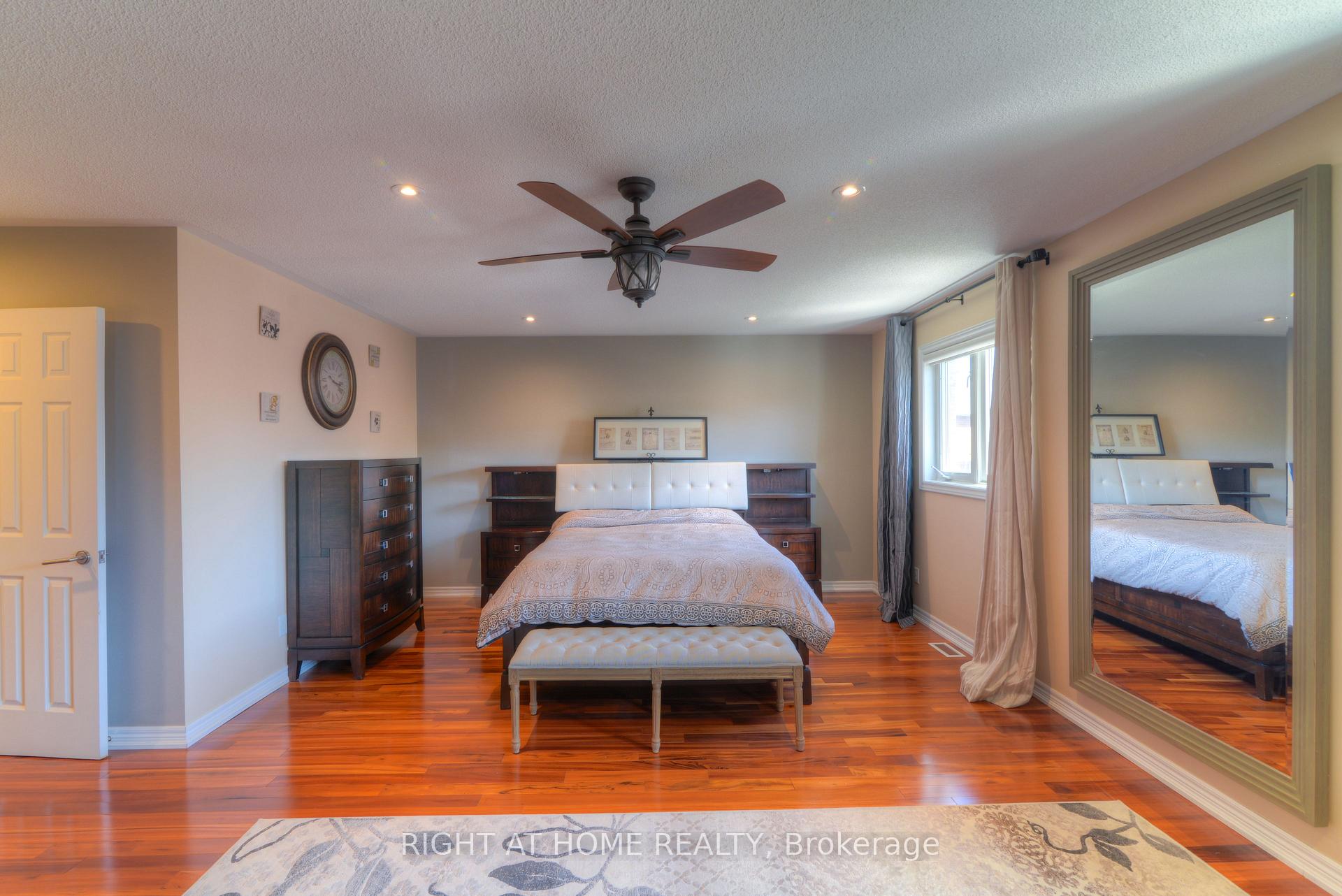 Photo 15 of 130 Bentoak Crescent, Vaughan, Patterson — HOMEH