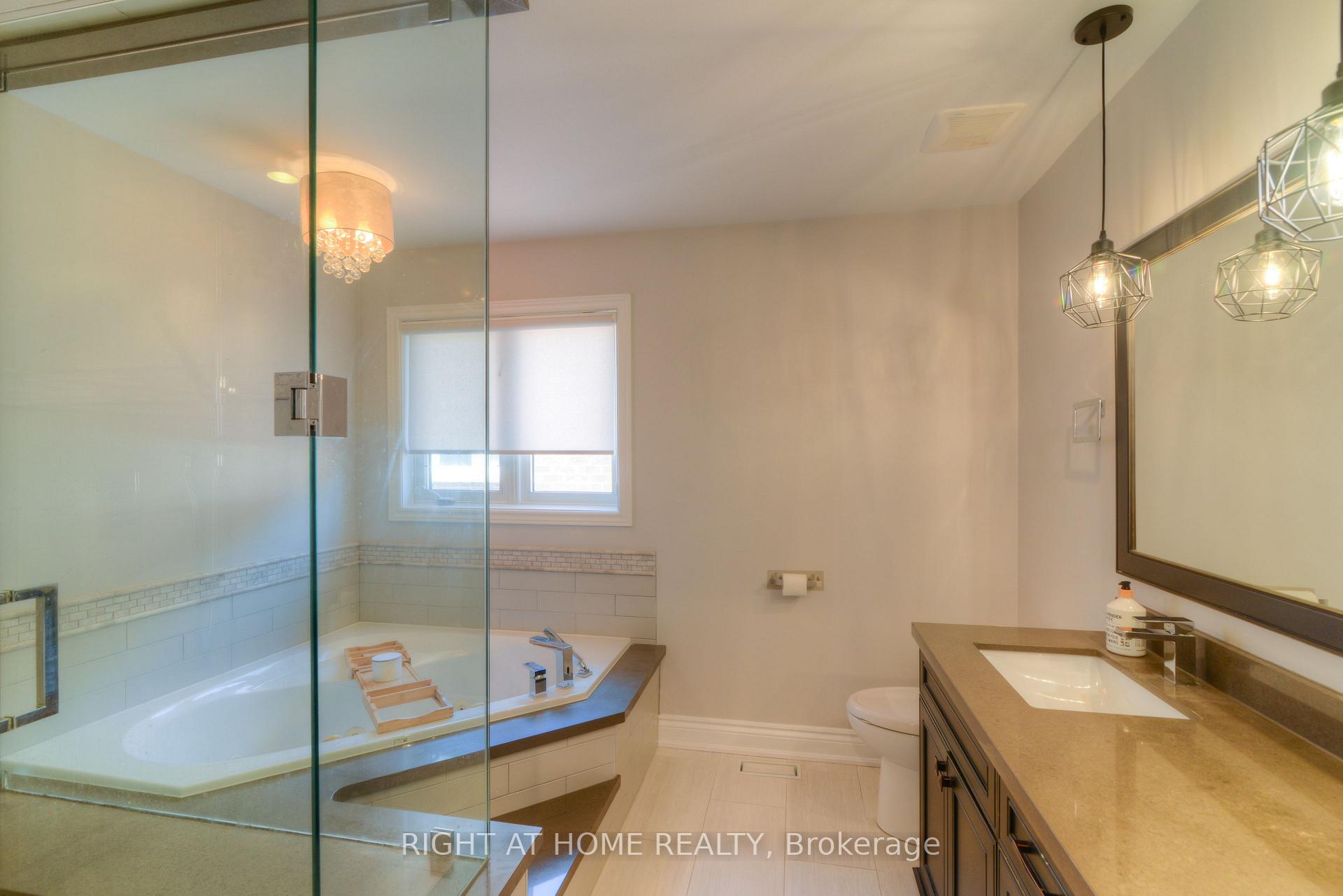 Photo 16 of 130 Bentoak Crescent, Vaughan, Patterson — HOMEH