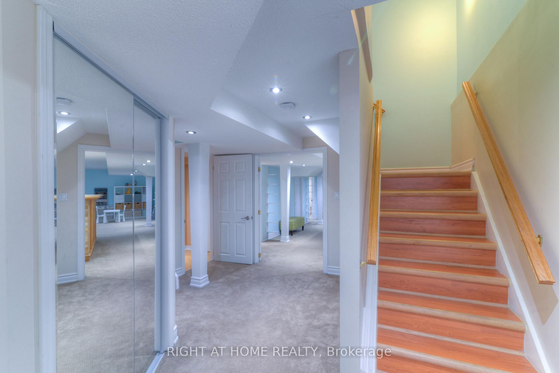 Photo 21 of 130 Bentoak Crescent, Vaughan, Patterson — HOMEH