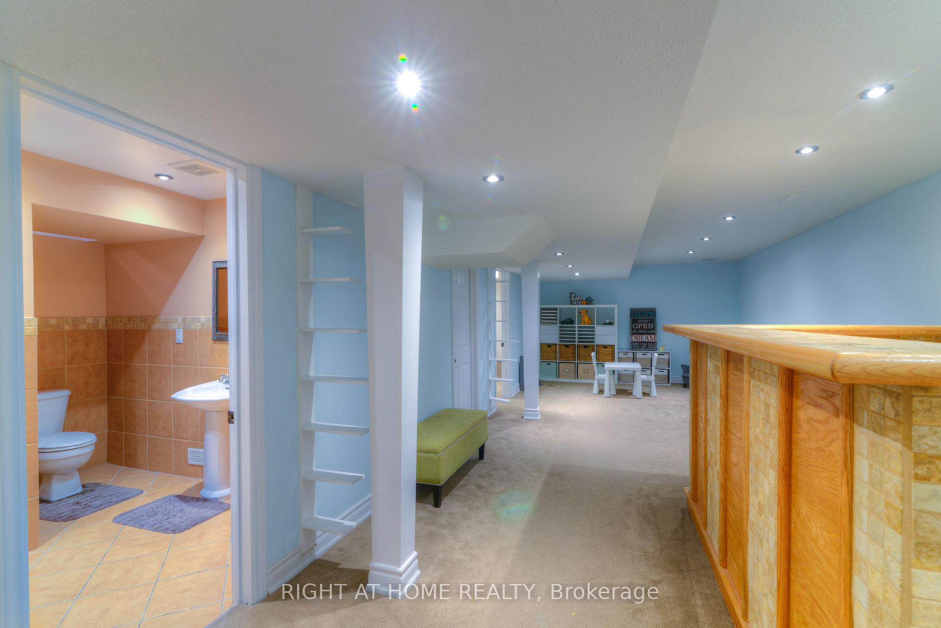 Photo 23 of 130 Bentoak Crescent, Vaughan, Patterson — HOMEH