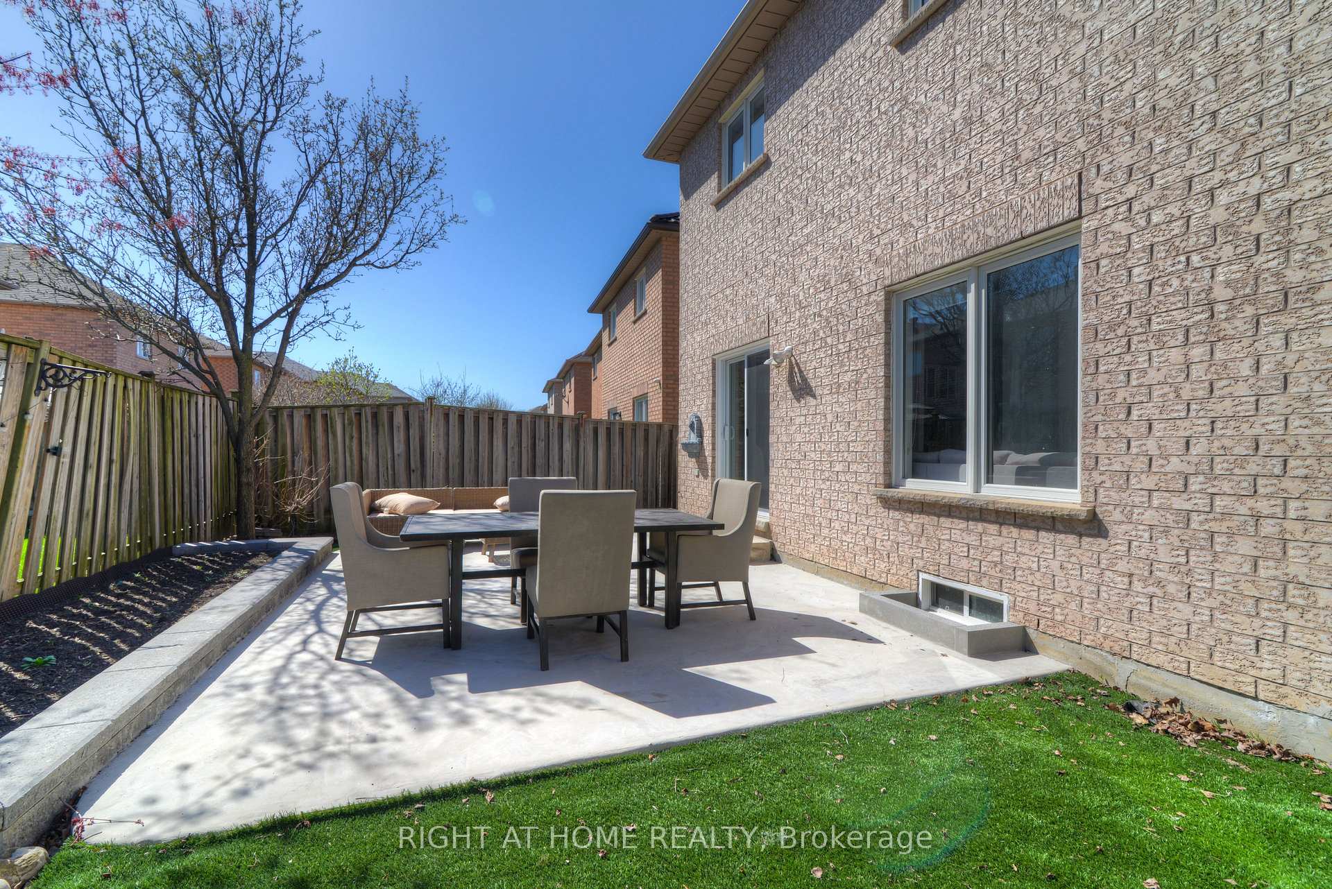 Photo 26 of 130 Bentoak Crescent, Vaughan, Patterson — HOMEH
