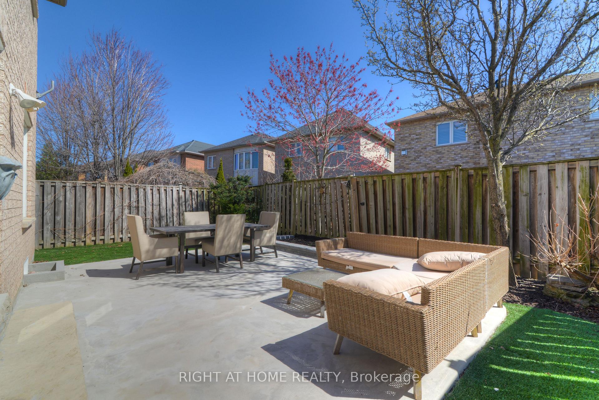 Photo 27 of 130 Bentoak Crescent, Vaughan, Patterson — HOMEH