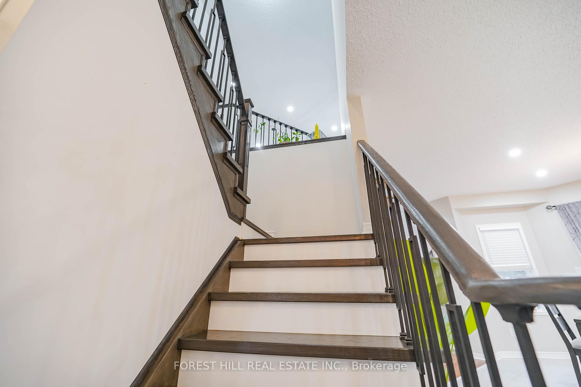 Photo 15 of 1453 Skyview Street, Oshawa, Taunton — HOMEH