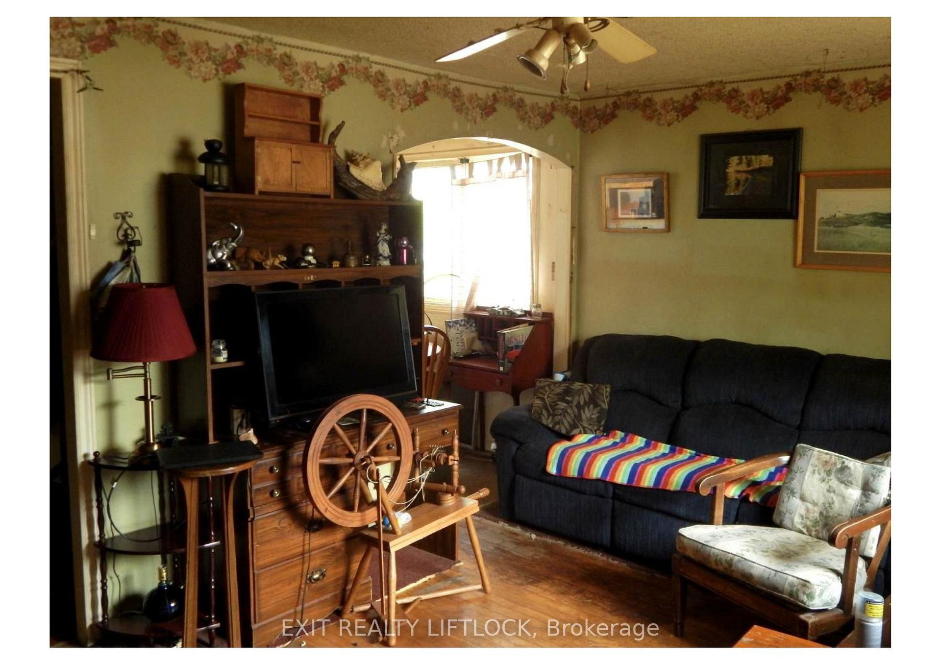 Photo 8 of 784 Duffus Street, Peterborough, Otonabee Ward 1 — HOMEH