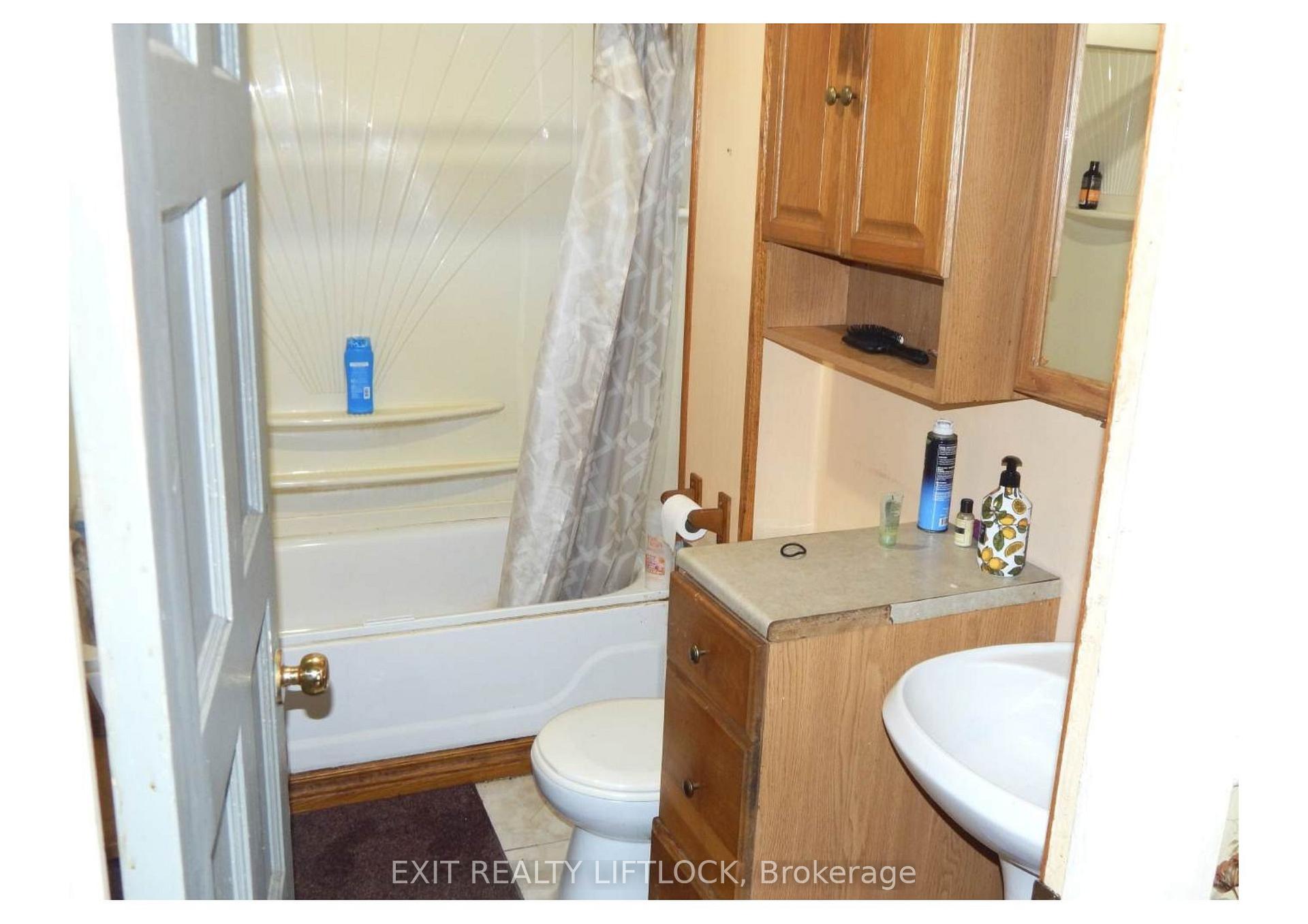 Photo 10 of 784 Duffus Street, Peterborough, Otonabee Ward 1 — HOMEH