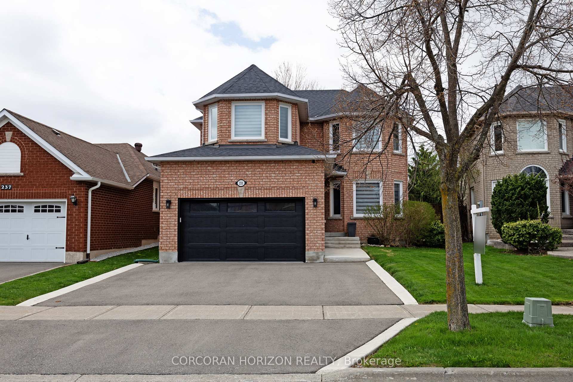 Photo 1 of 233 Roseheath Drive, Vaughan, Maple — HOMEH