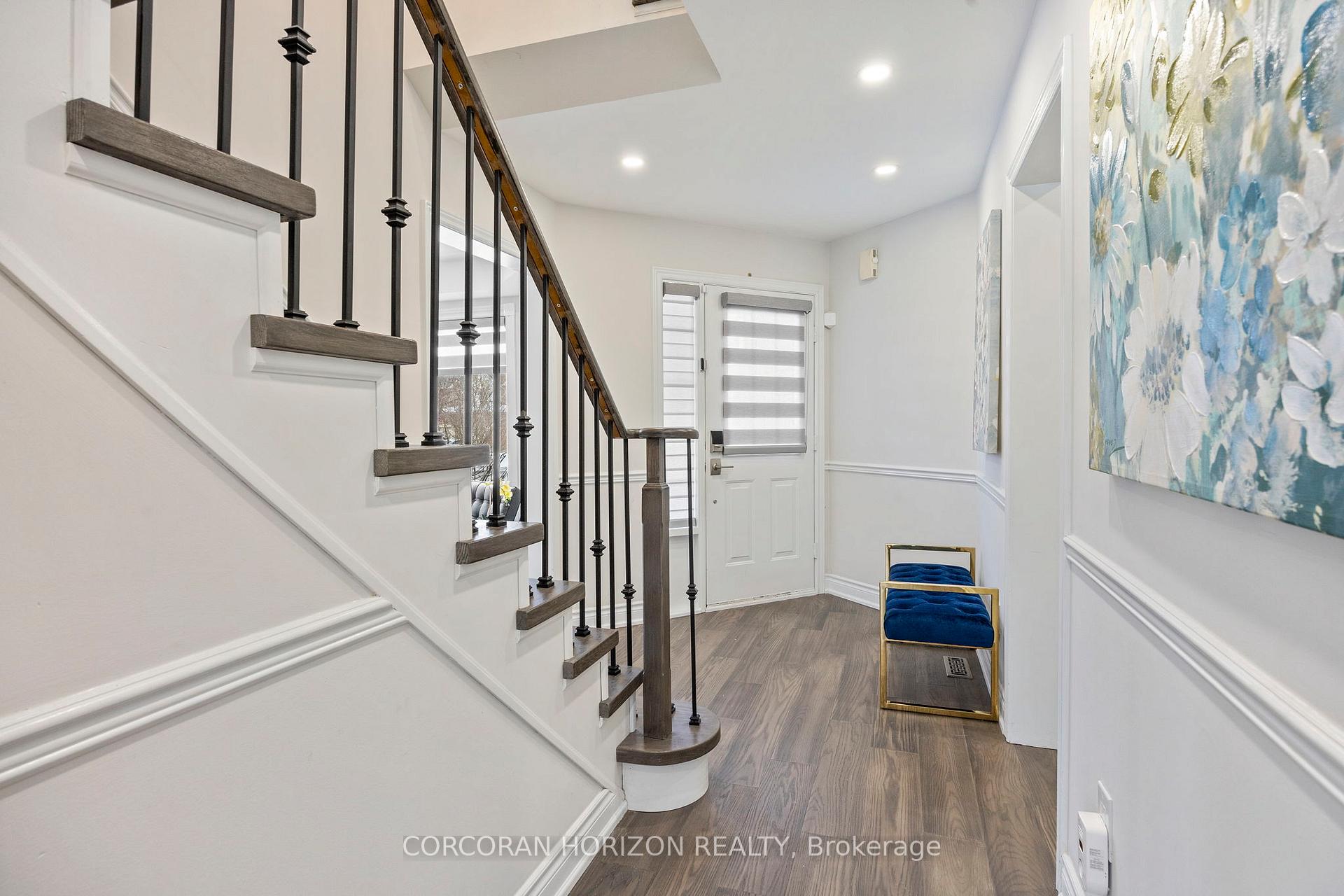 Photo 3 of 233 Roseheath Drive, Vaughan, Maple — HOMEH