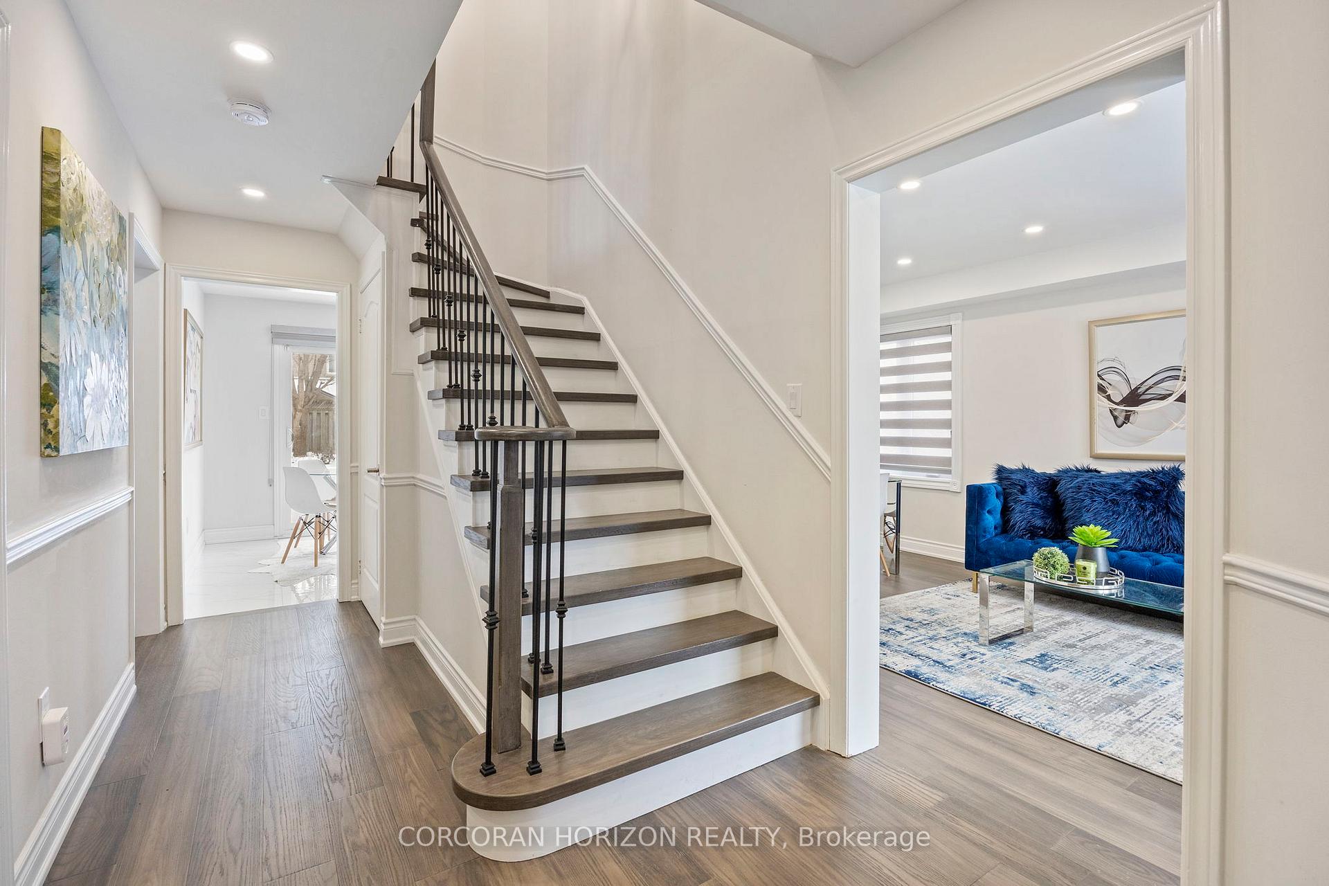 Photo 4 of 233 Roseheath Drive, Vaughan, Maple — HOMEH