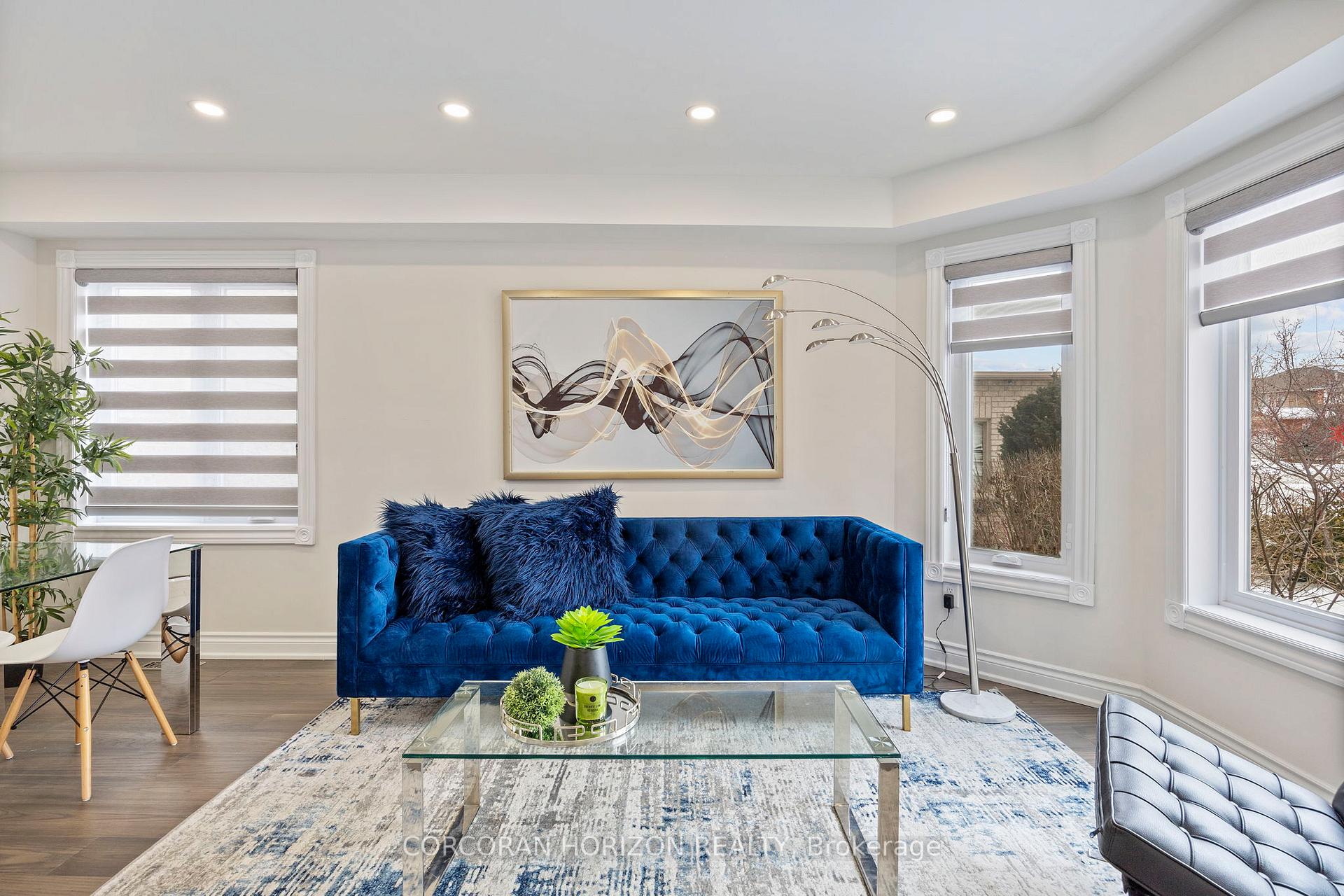 Photo 5 of 233 Roseheath Drive, Vaughan, Maple — HOMEH