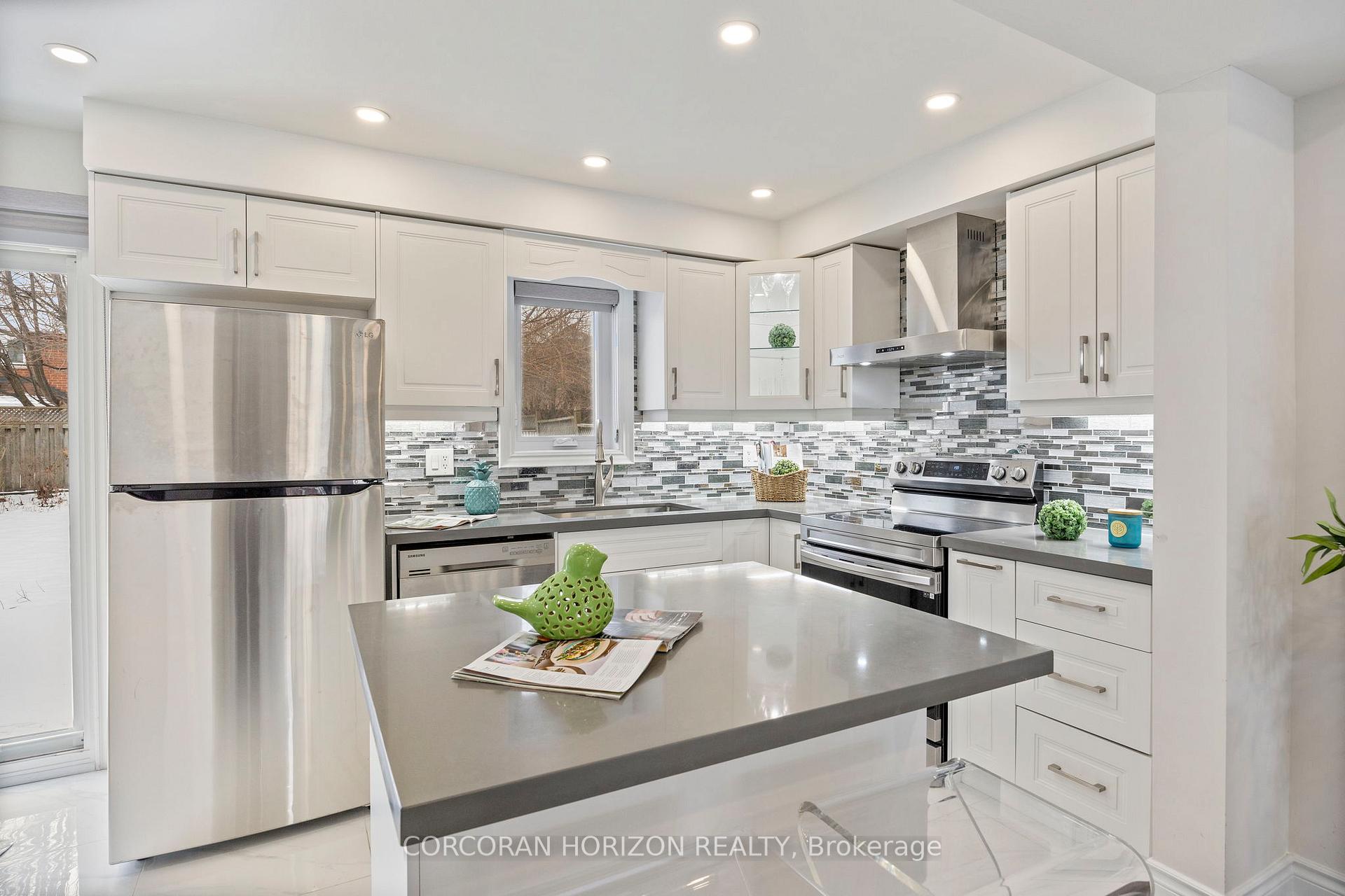 Photo 11 of 233 Roseheath Drive, Vaughan, Maple — HOMEH