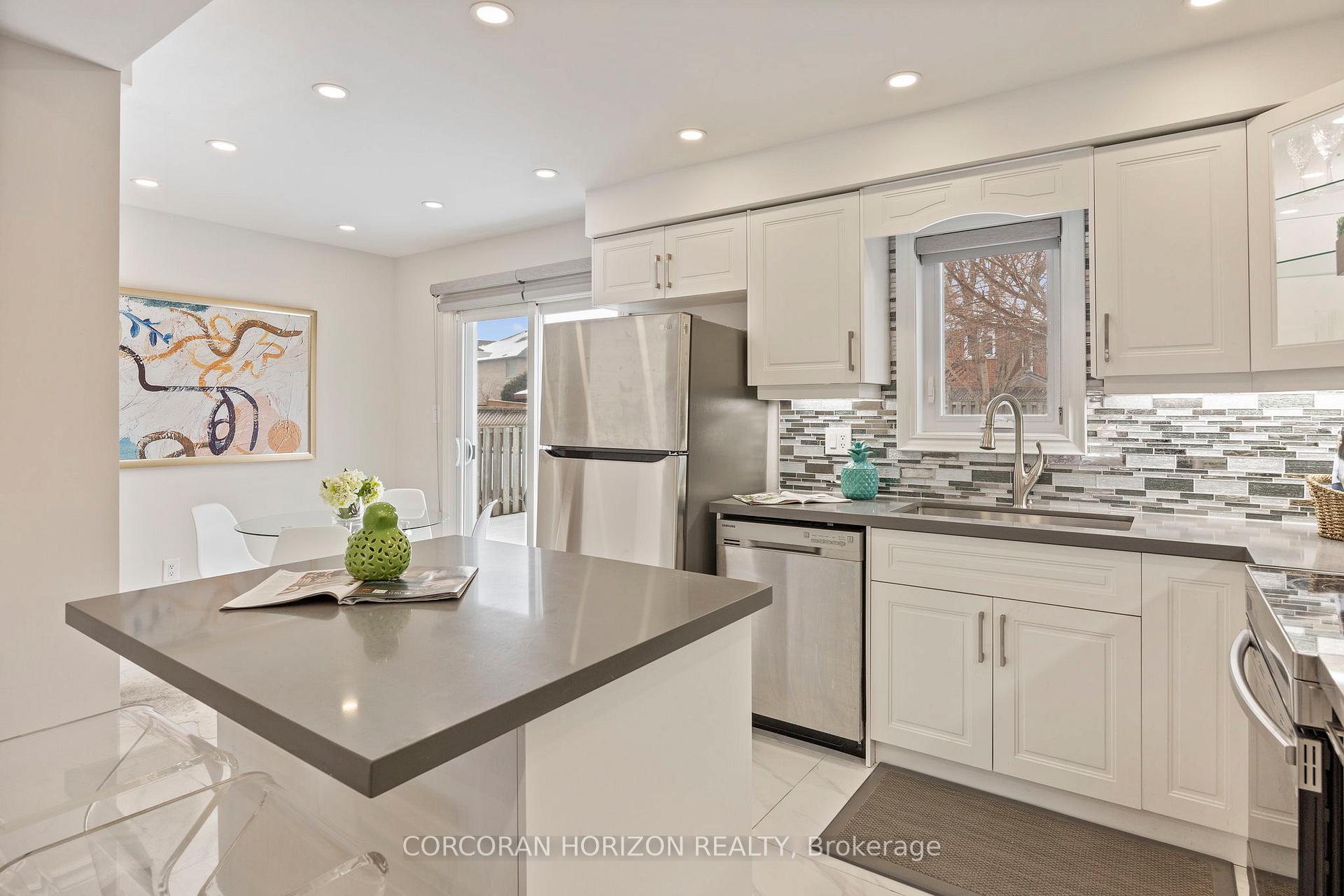 Photo 12 of 233 Roseheath Drive, Vaughan, Maple — HOMEH