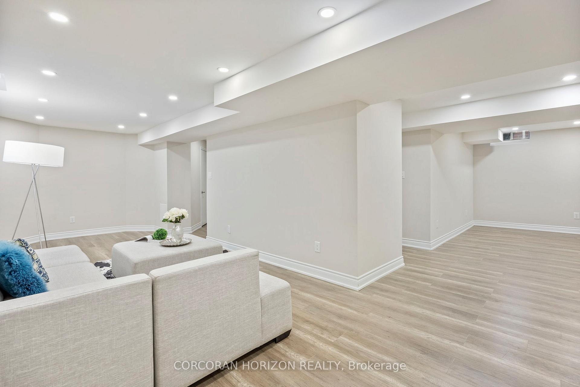 Photo 32 of 233 Roseheath Drive, Vaughan, Maple — HOMEH