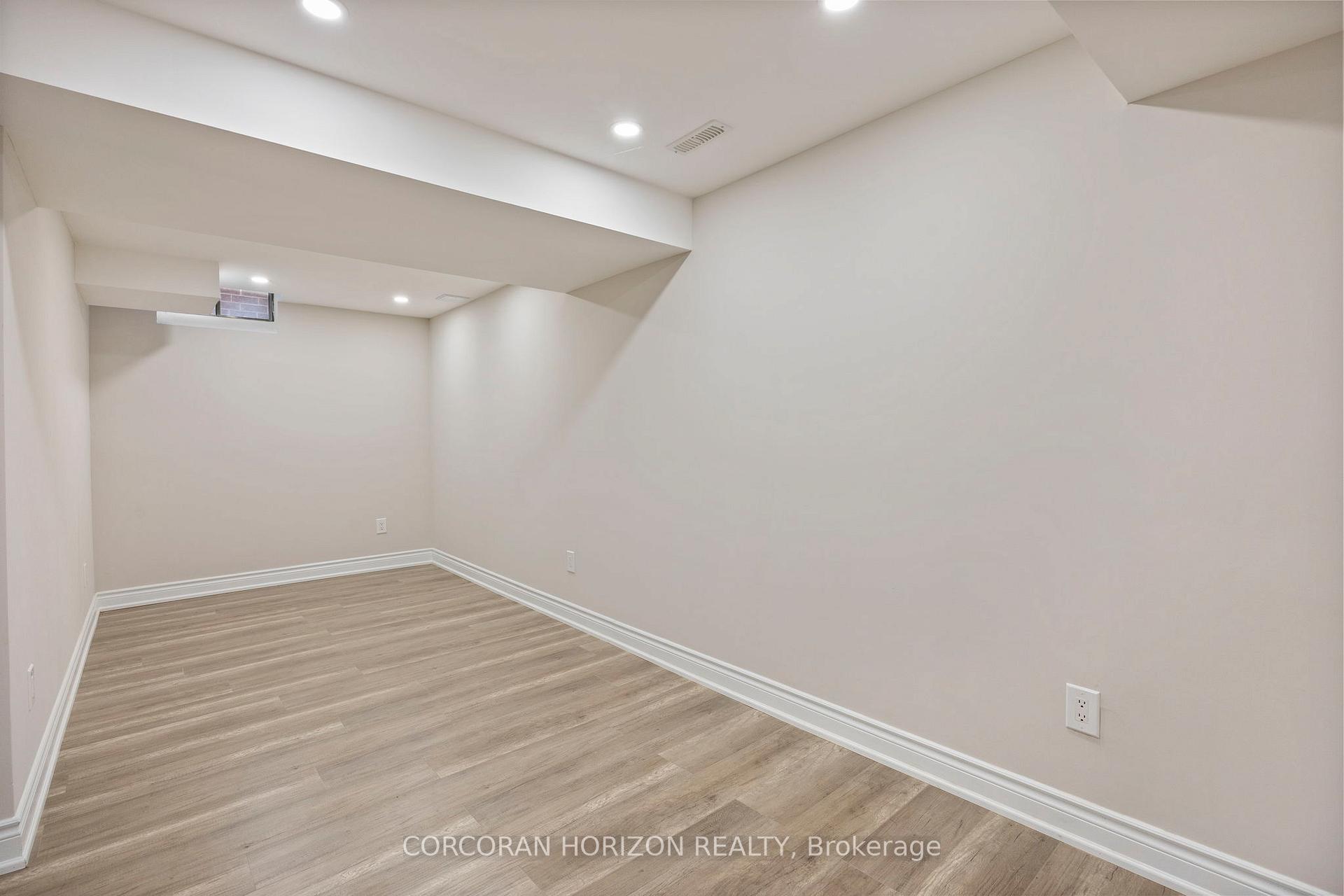 Photo 33 of 233 Roseheath Drive, Vaughan, Maple — HOMEH