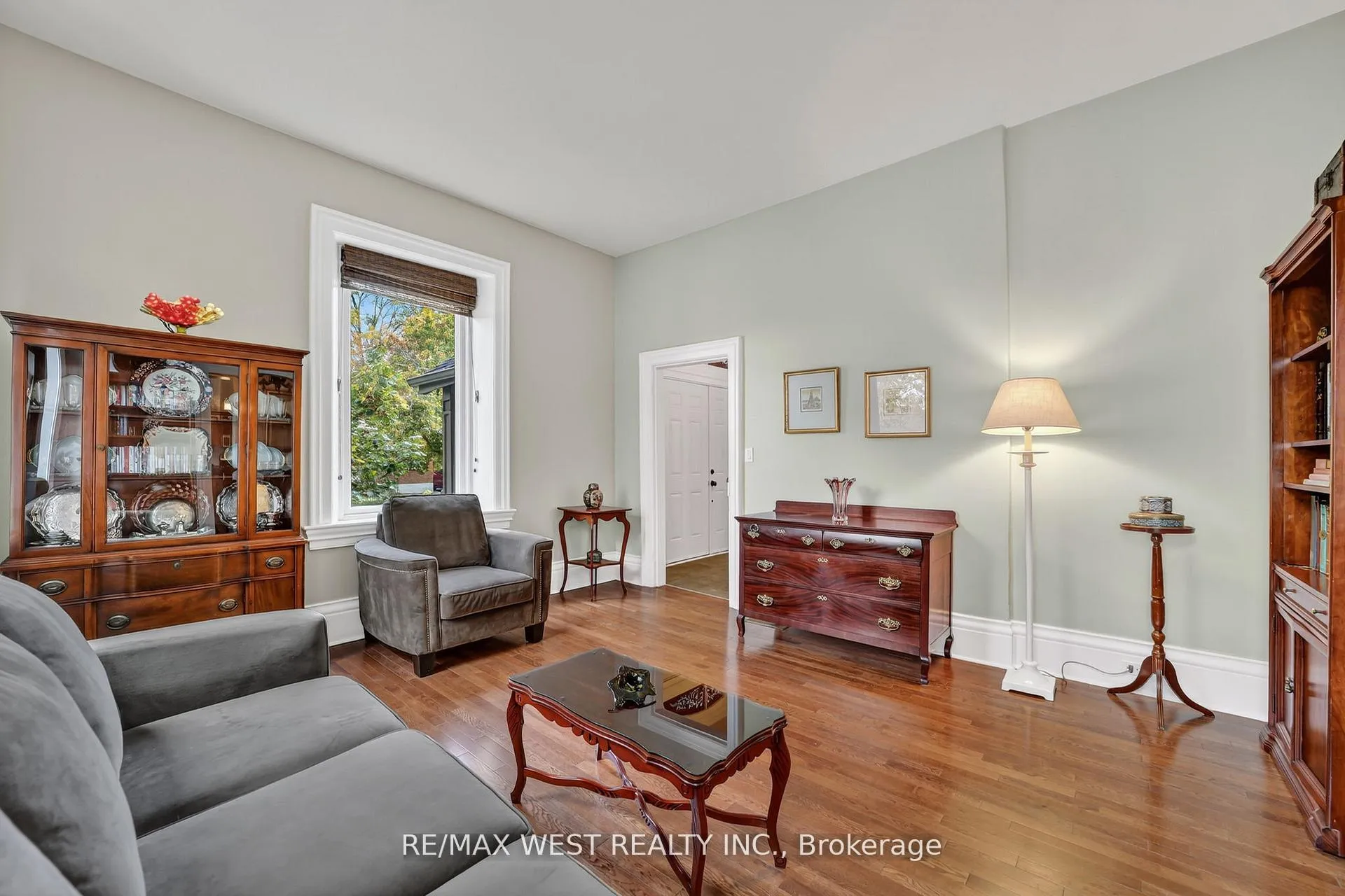 Photo 2 of 72 Banfield Street S, Brant, Paris — HOMEH