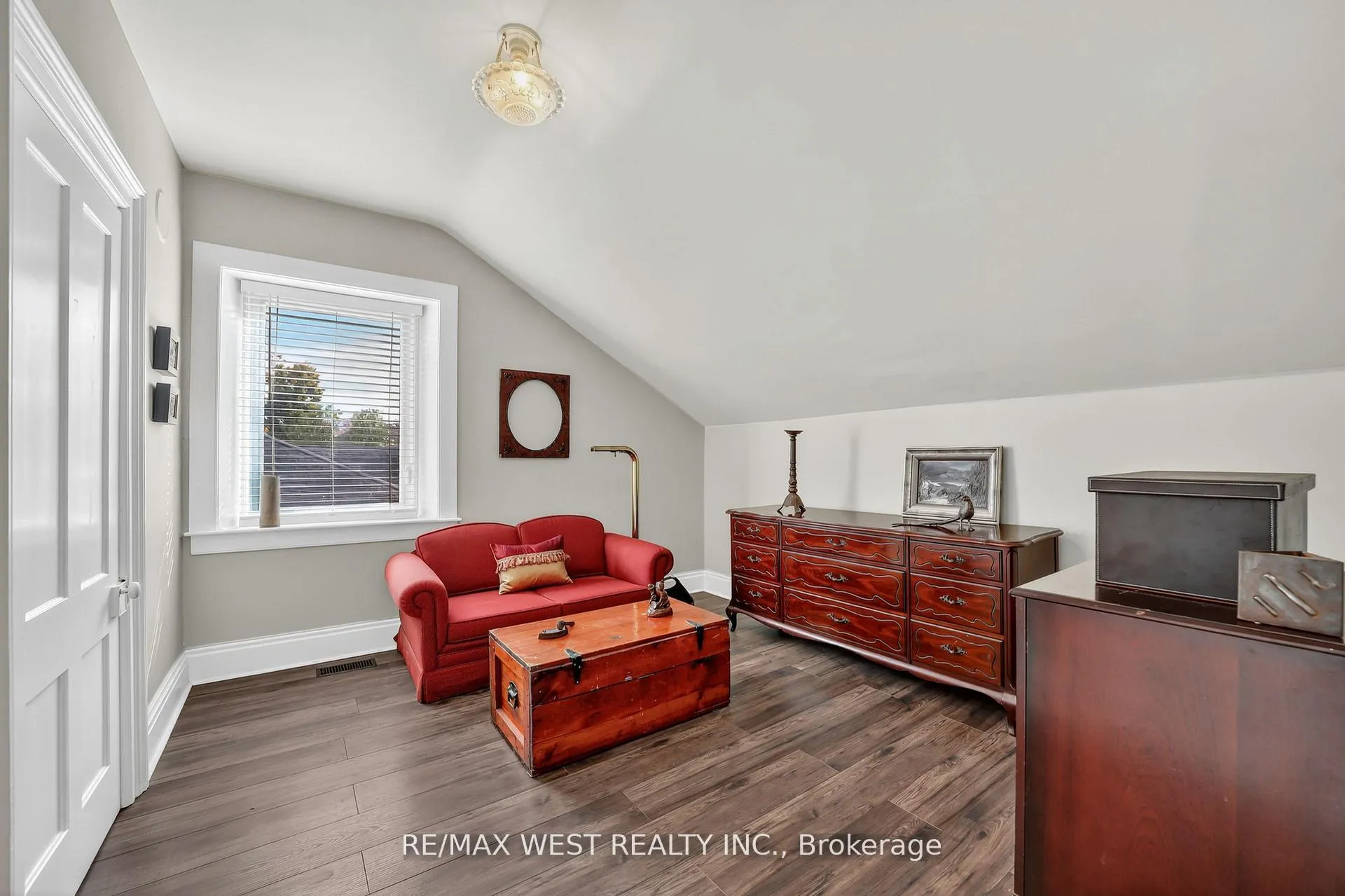 Photo 10 of 72 Banfield Street S, Brant, Paris — HOMEH