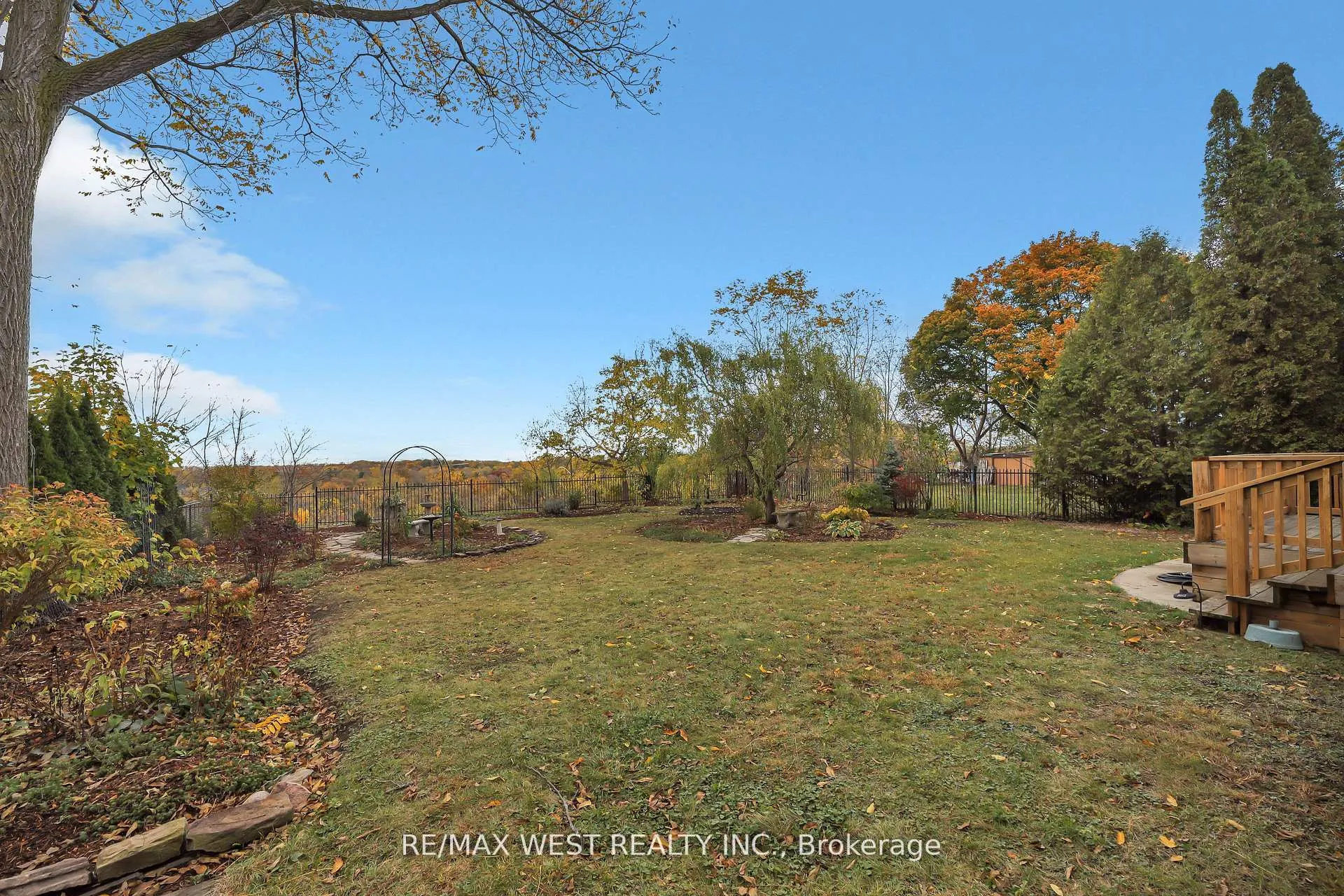 Photo 14 of 72 Banfield Street S, Brant, Paris — HOMEH