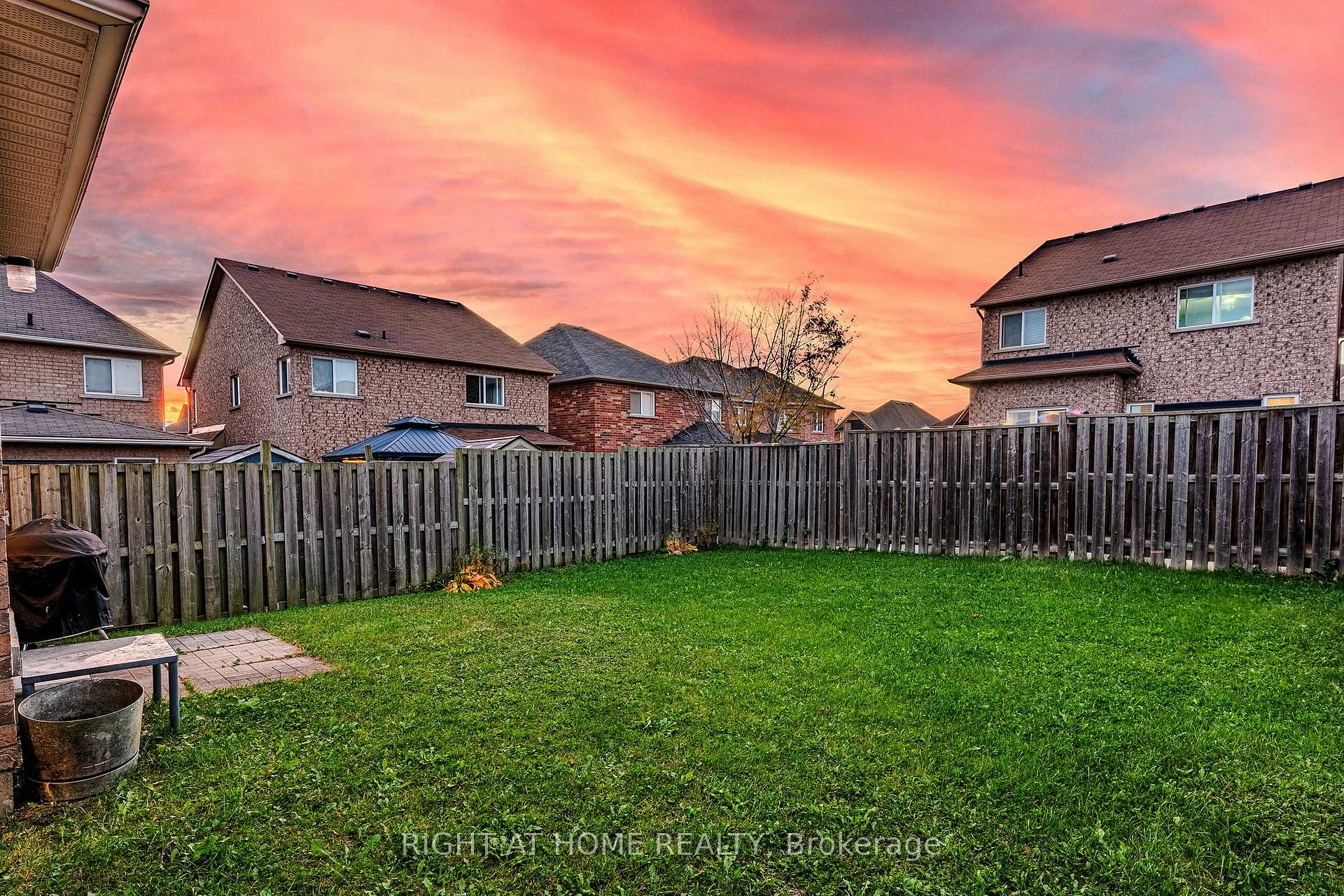 Photo 40 of 87 Oceanpearl Crescent, Whitby, Blue Grass Meadows — HOMEH