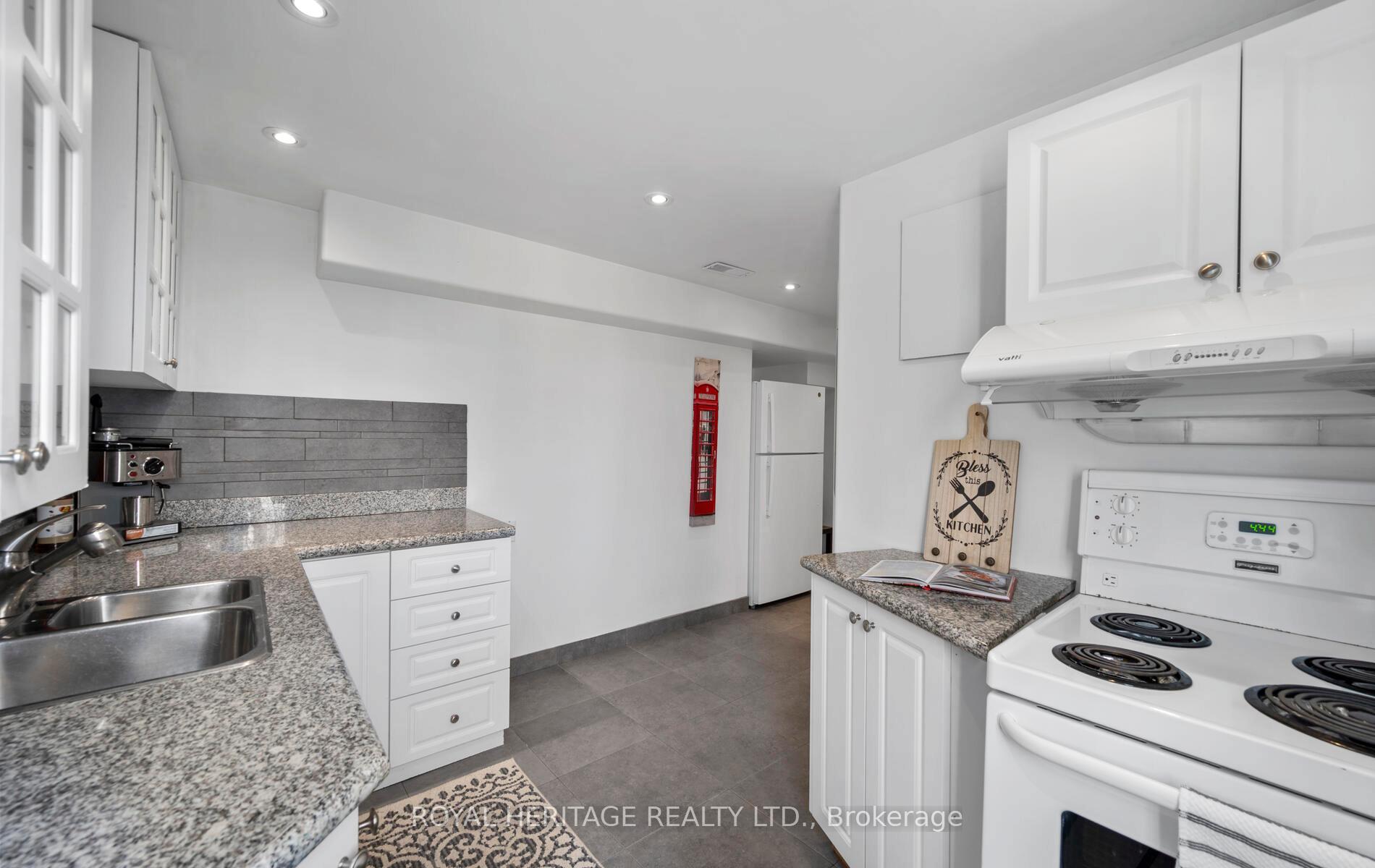Photo 24 of 82 Springdale Crescent, Oshawa, Donevan — HOMEH