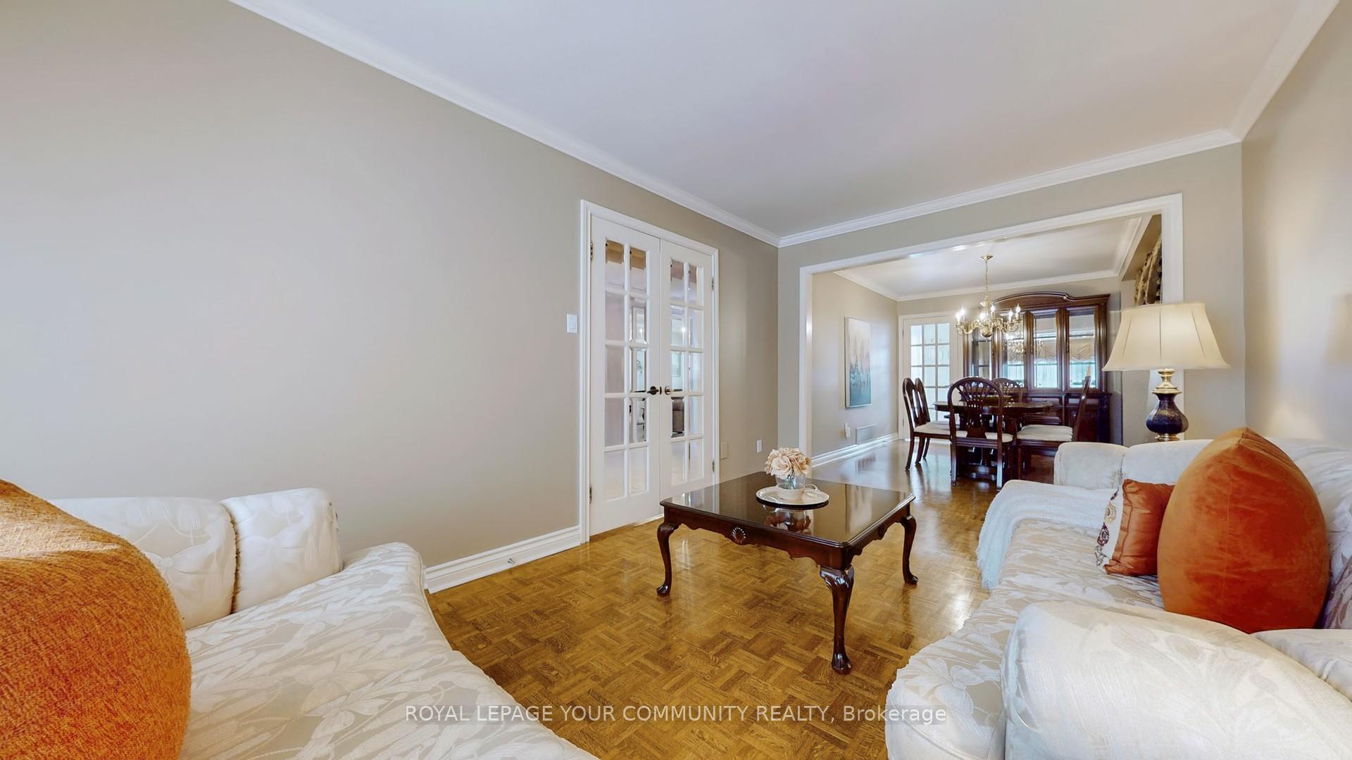 Photo 4 of 26 Dicarlo Drive, Vaughan, Maple — HOMEH