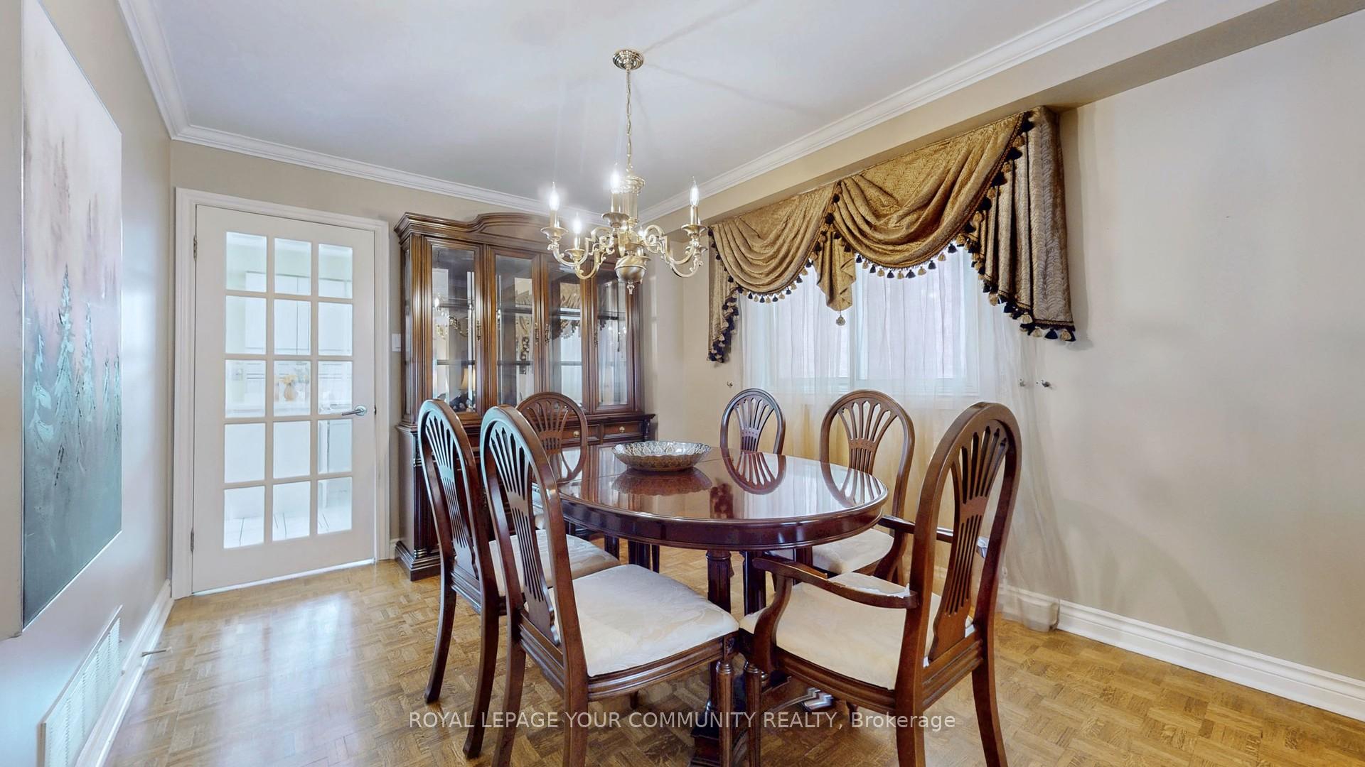Photo 5 of 26 Dicarlo Drive, Vaughan, Maple — HOMEH