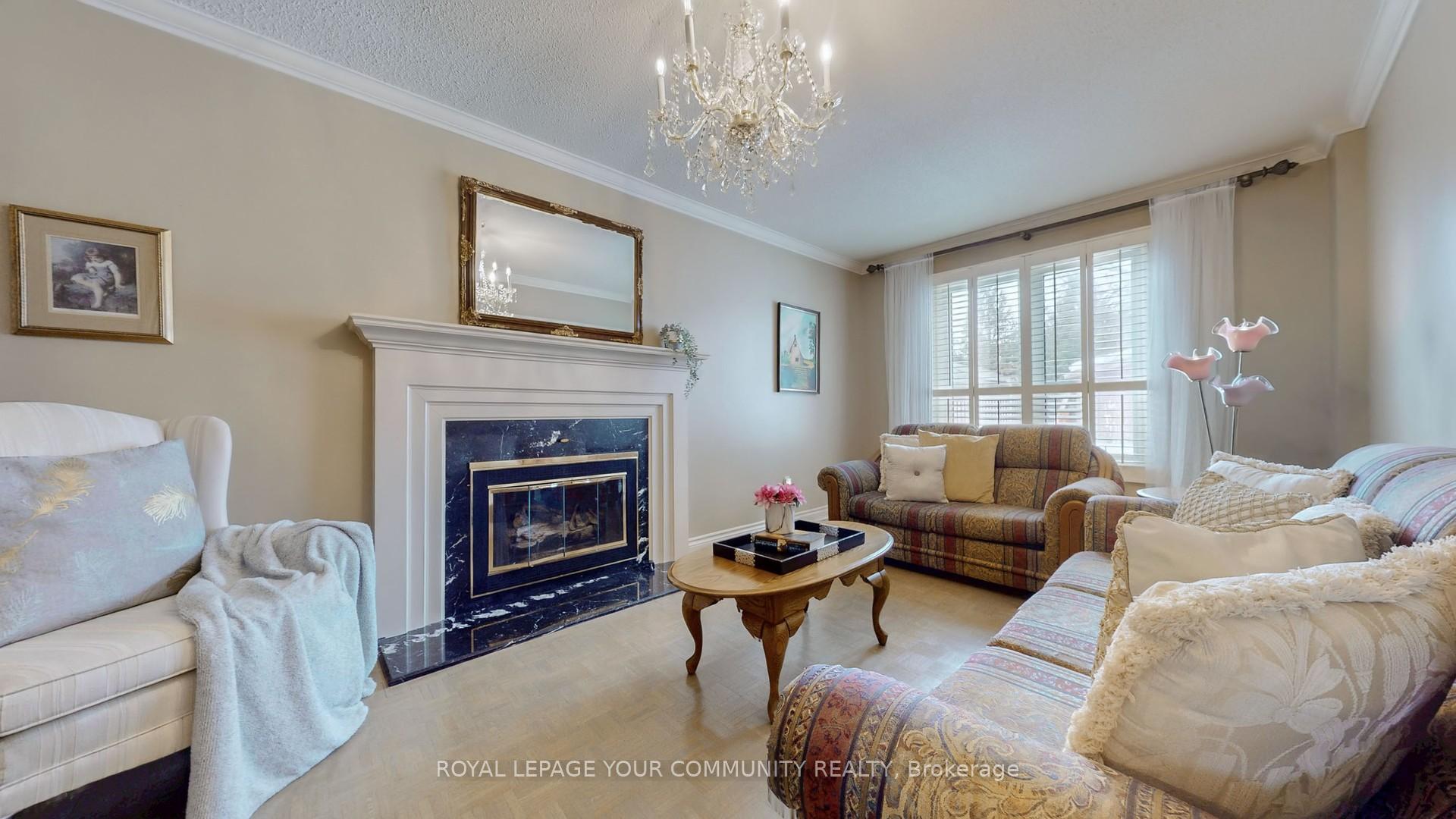 Photo 8 of 26 Dicarlo Drive, Vaughan, Maple — HOMEH