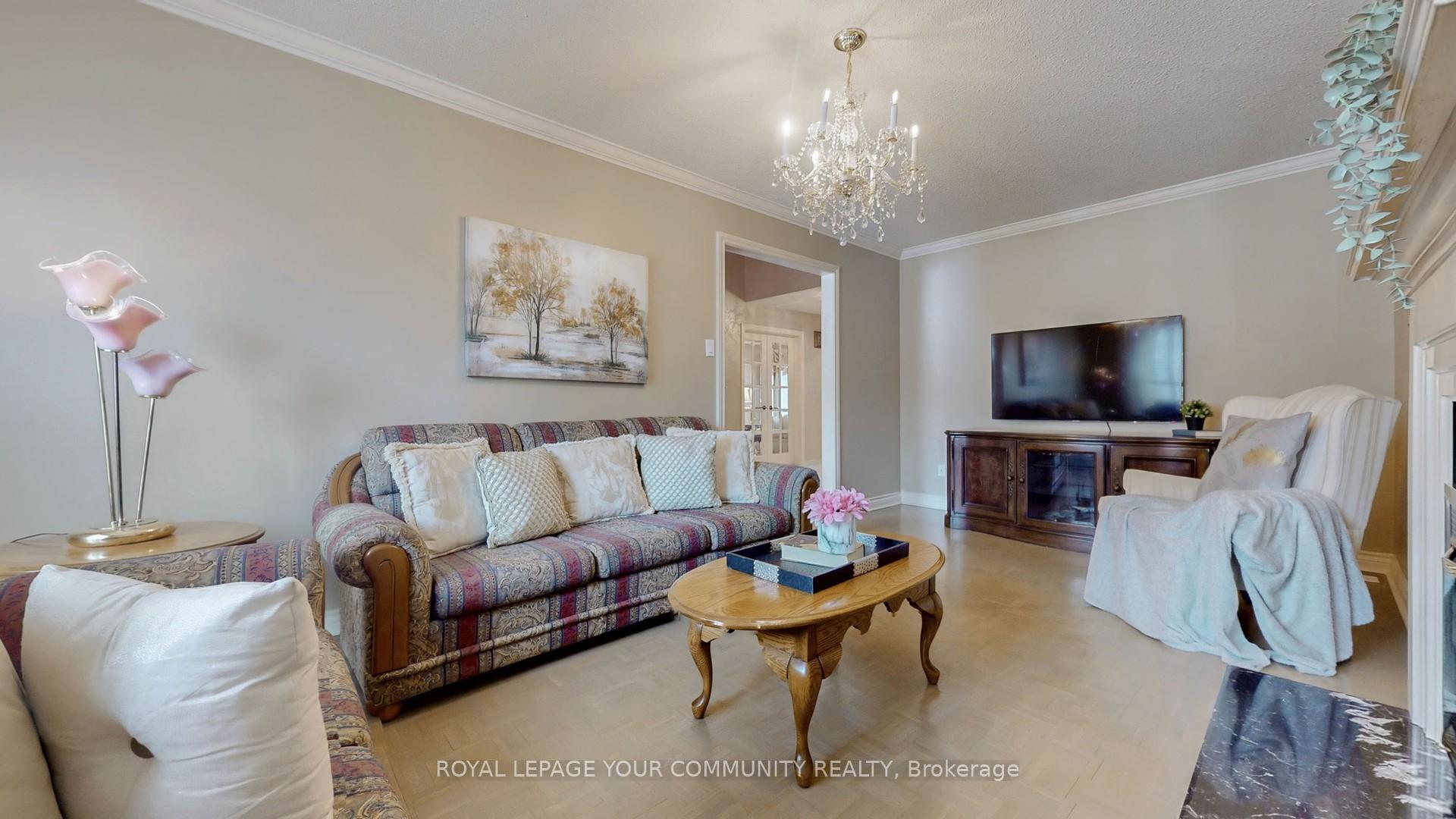 Photo 9 of 26 Dicarlo Drive, Vaughan, Maple — HOMEH