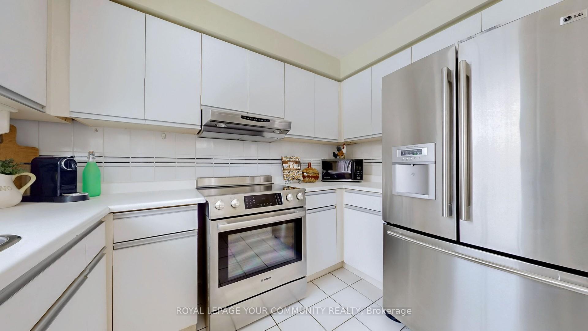 Photo 12 of 26 Dicarlo Drive, Vaughan, Maple — HOMEH