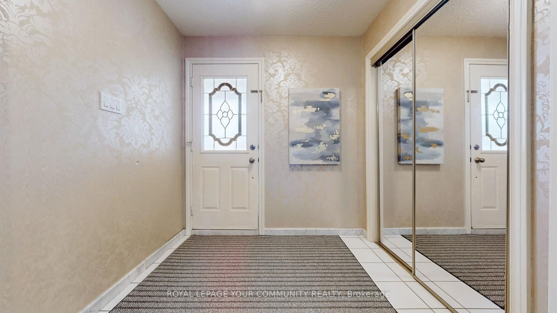 Photo 21 of 26 Dicarlo Drive, Vaughan, Maple — HOMEH