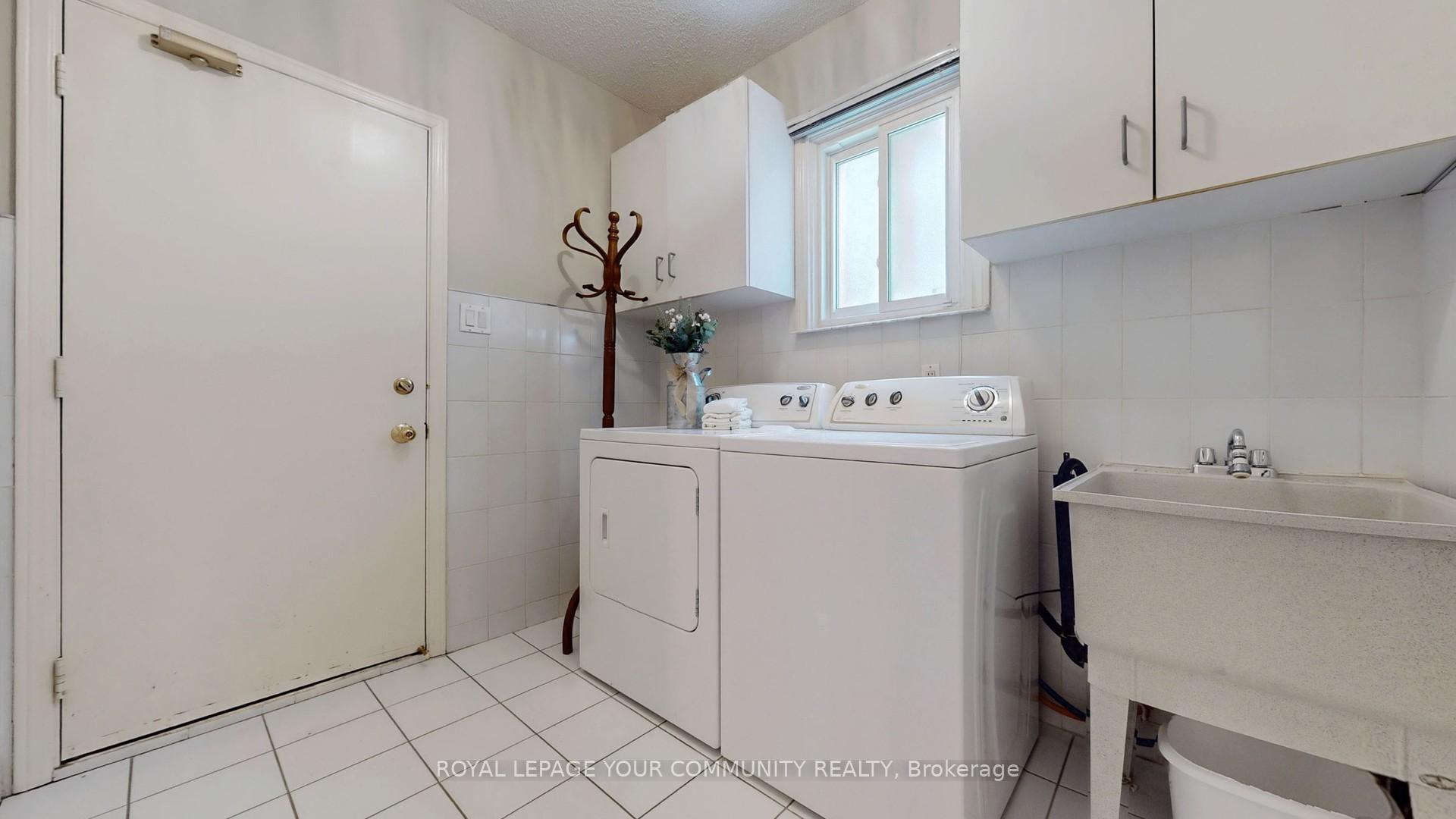 Photo 22 of 26 Dicarlo Drive, Vaughan, Maple — HOMEH