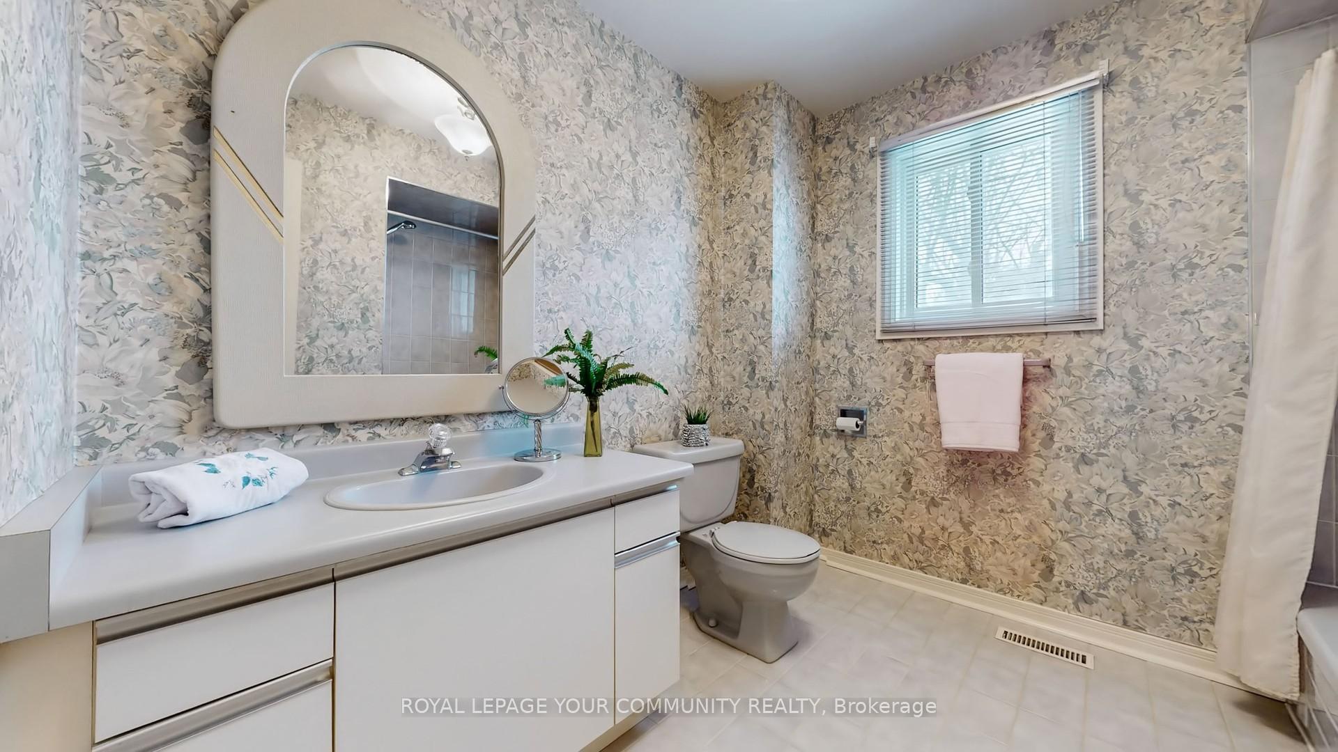 Photo 33 of 26 Dicarlo Drive, Vaughan, Maple — HOMEH