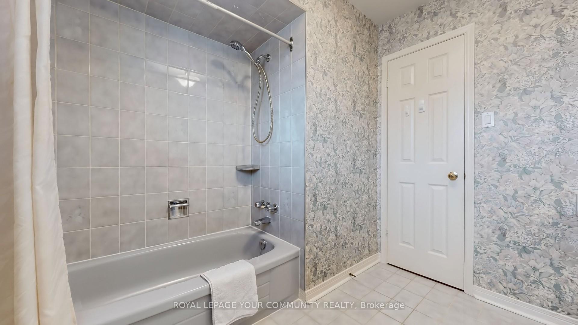Photo 34 of 26 Dicarlo Drive, Vaughan, Maple — HOMEH