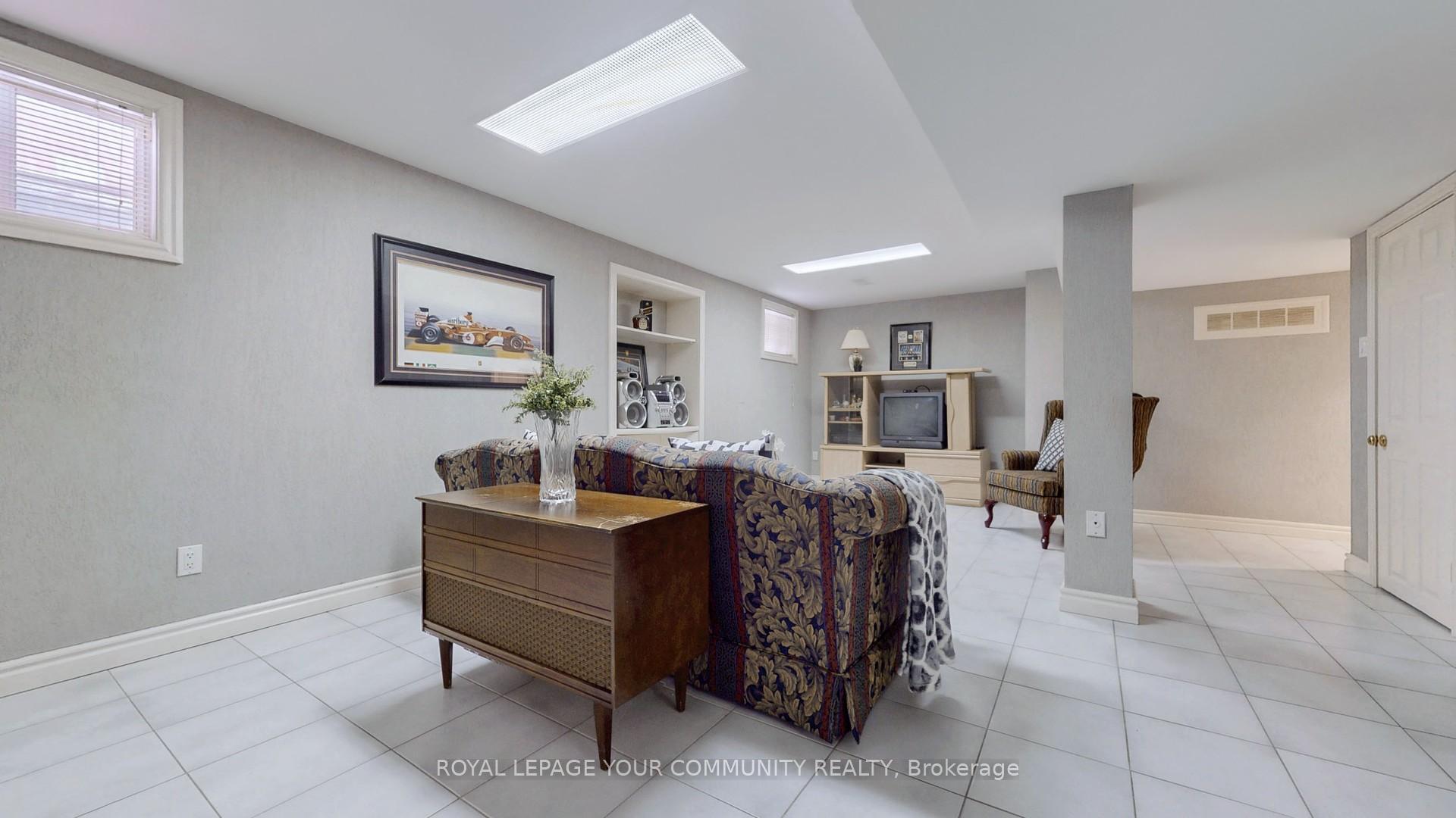 Photo 35 of 26 Dicarlo Drive, Vaughan, Maple — HOMEH
