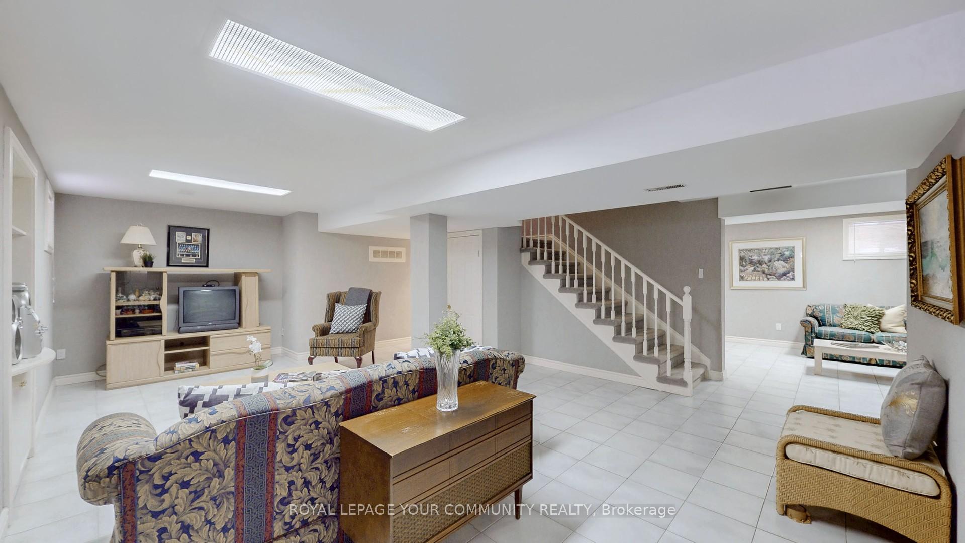 Photo 37 of 26 Dicarlo Drive, Vaughan, Maple — HOMEH