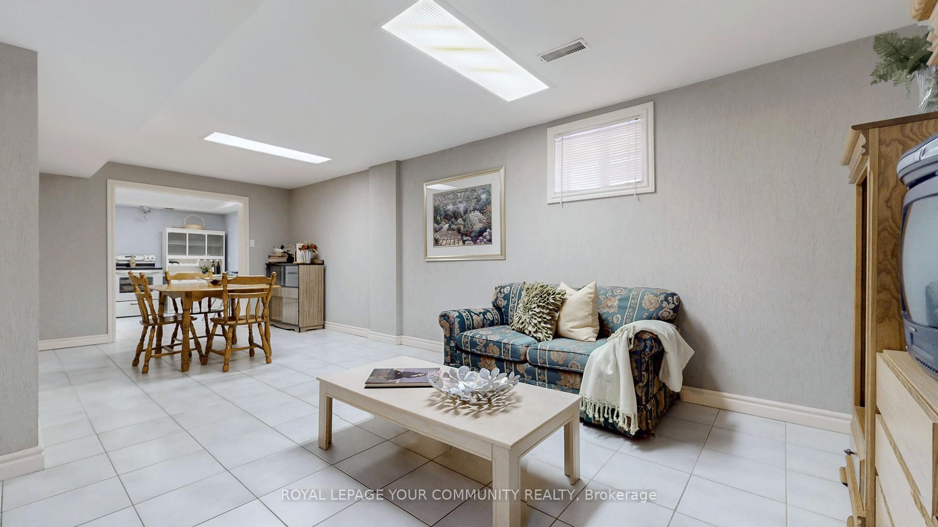 Photo 42 of 26 Dicarlo Drive, Vaughan, Maple — HOMEH