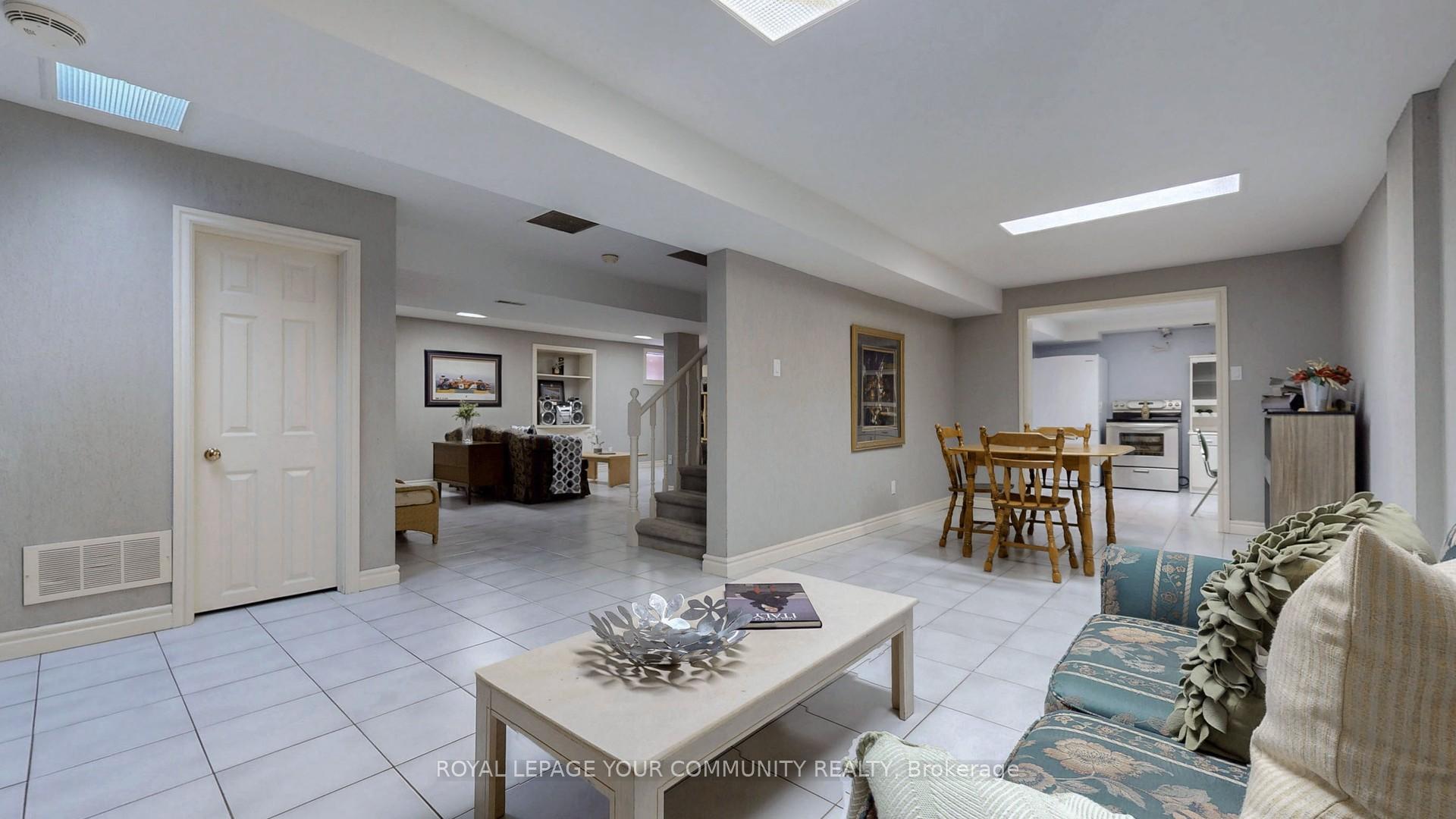 Photo 43 of 26 Dicarlo Drive, Vaughan, Maple — HOMEH