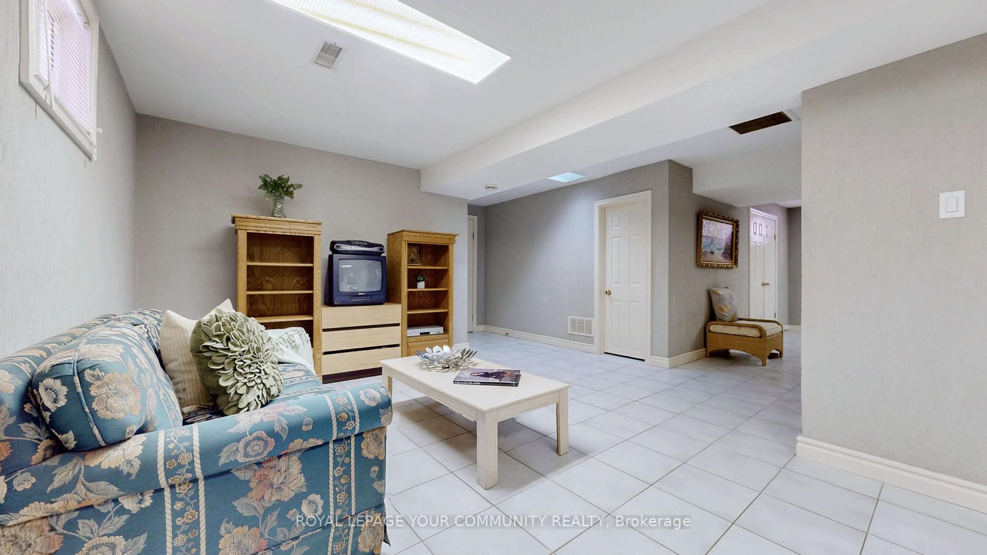 Photo 44 of 26 Dicarlo Drive, Vaughan, Maple — HOMEH