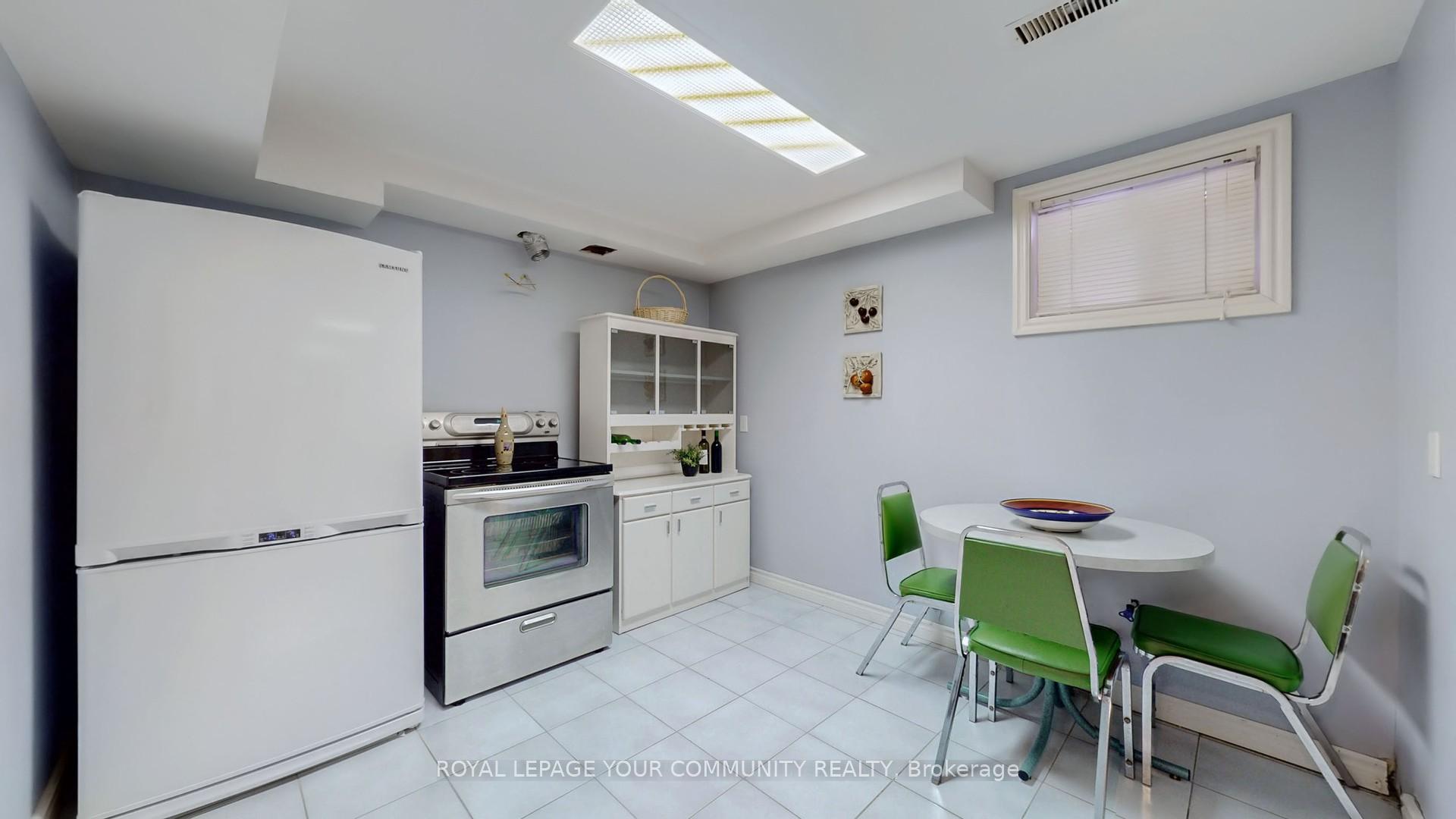 Photo 46 of 26 Dicarlo Drive, Vaughan, Maple — HOMEH