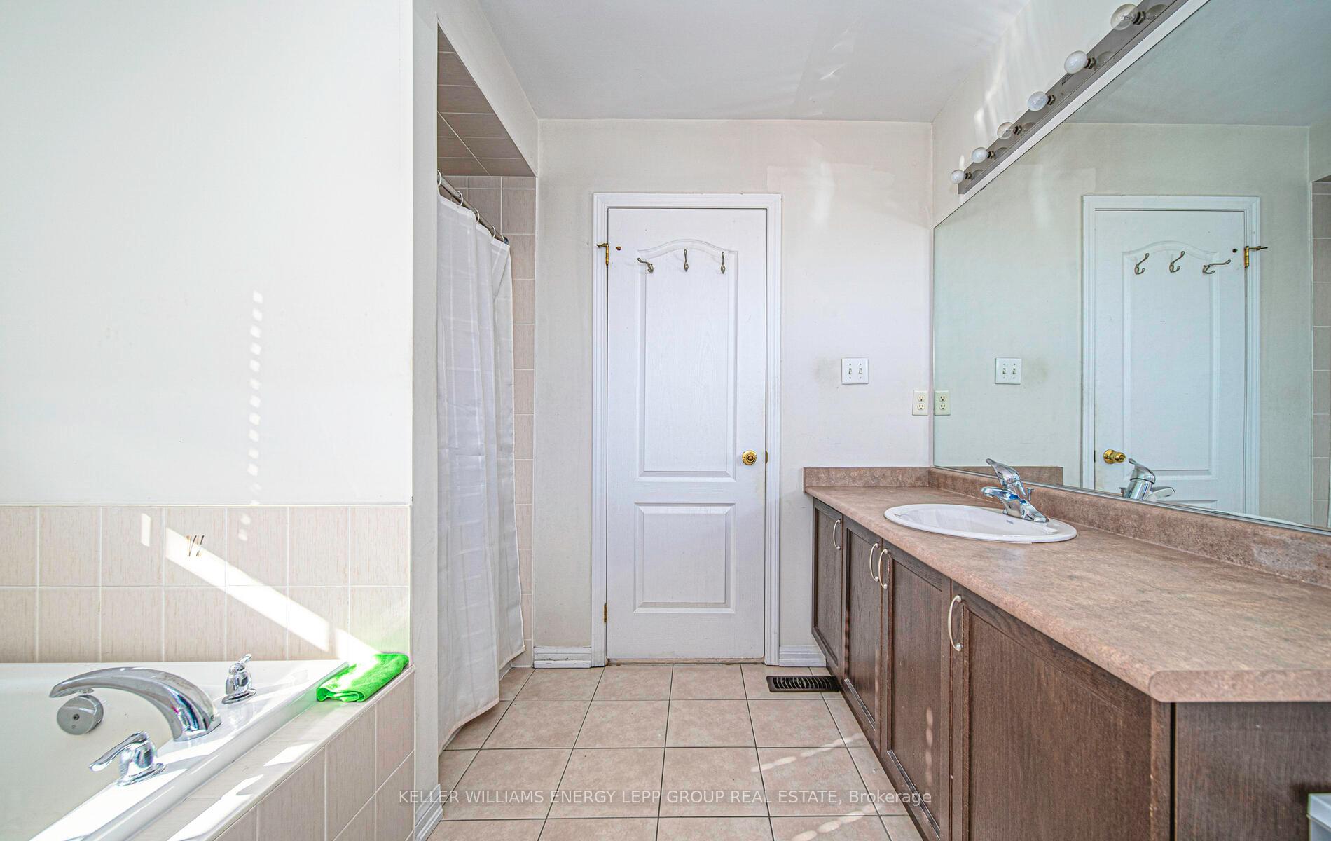 Photo 22 of 33 Latchford Way, Whitby, Pringle Creek — HOMEH