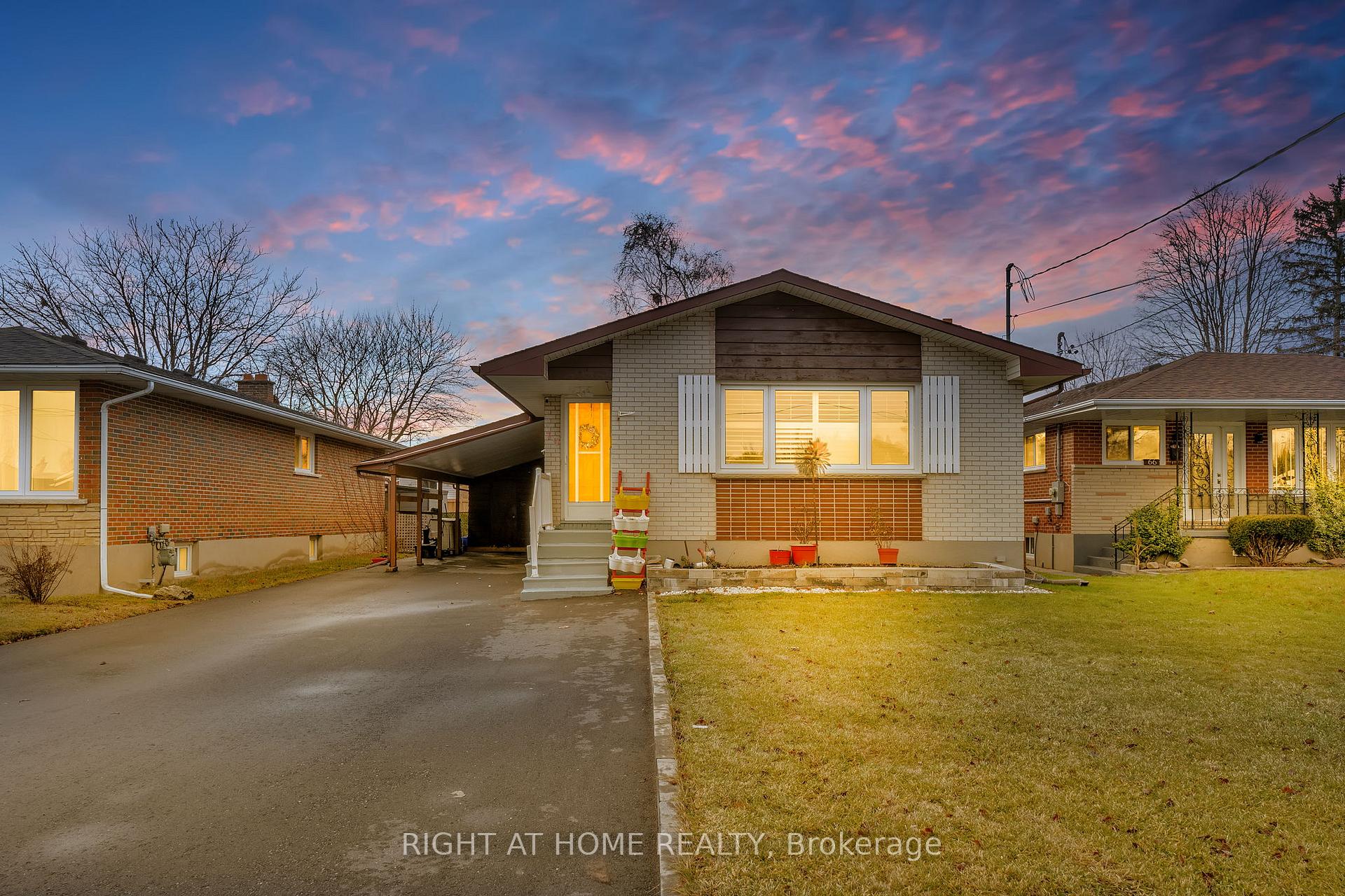 Photo 2 of 70 Valdez Court, Oshawa, Vanier — HOMEH