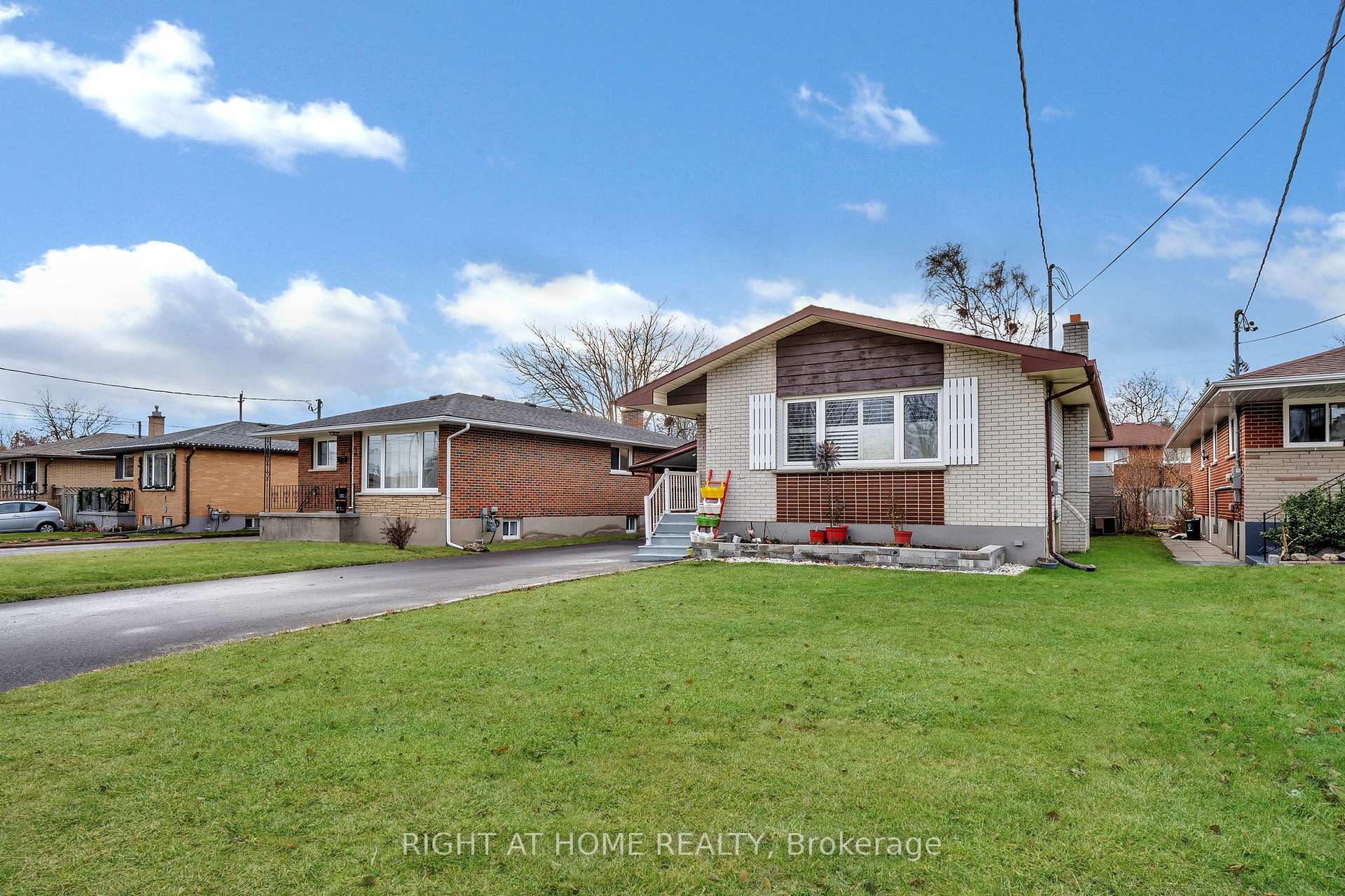 Photo 3 of 70 Valdez Court, Oshawa, Vanier — HOMEH