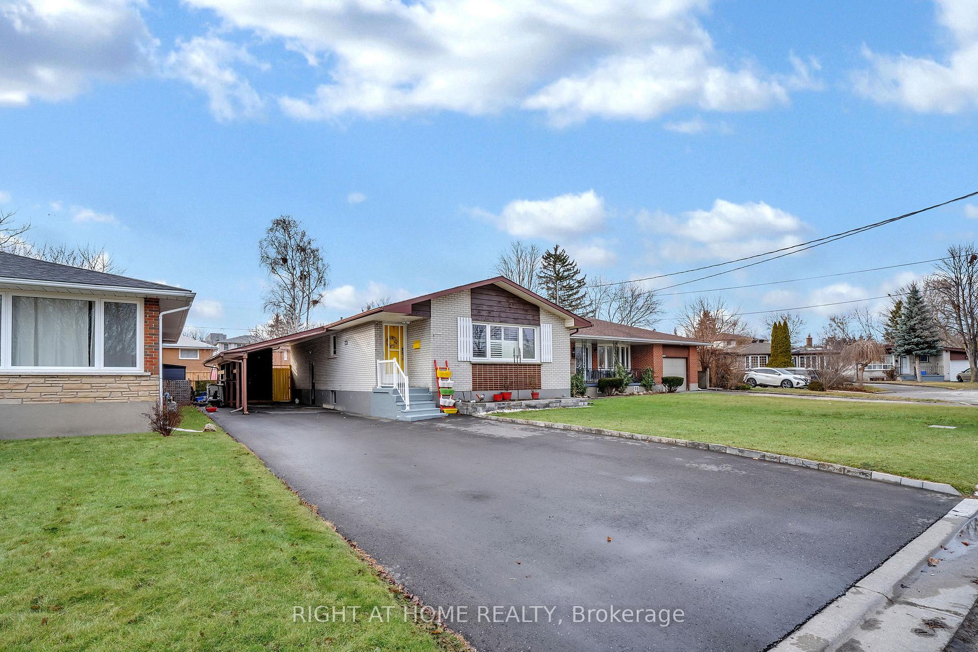 Photo 4 of 70 Valdez Court, Oshawa, Vanier — HOMEH