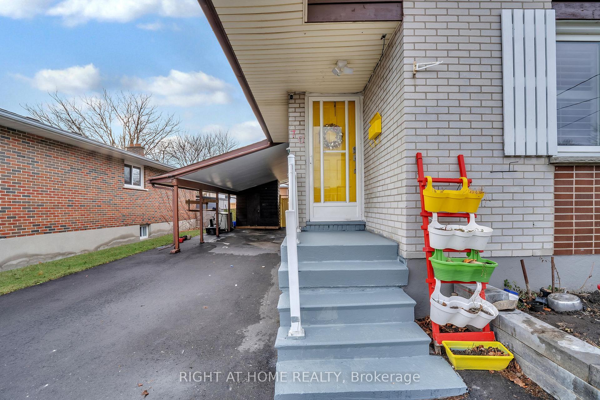 Photo 6 of 70 Valdez Court, Oshawa, Vanier — HOMEH